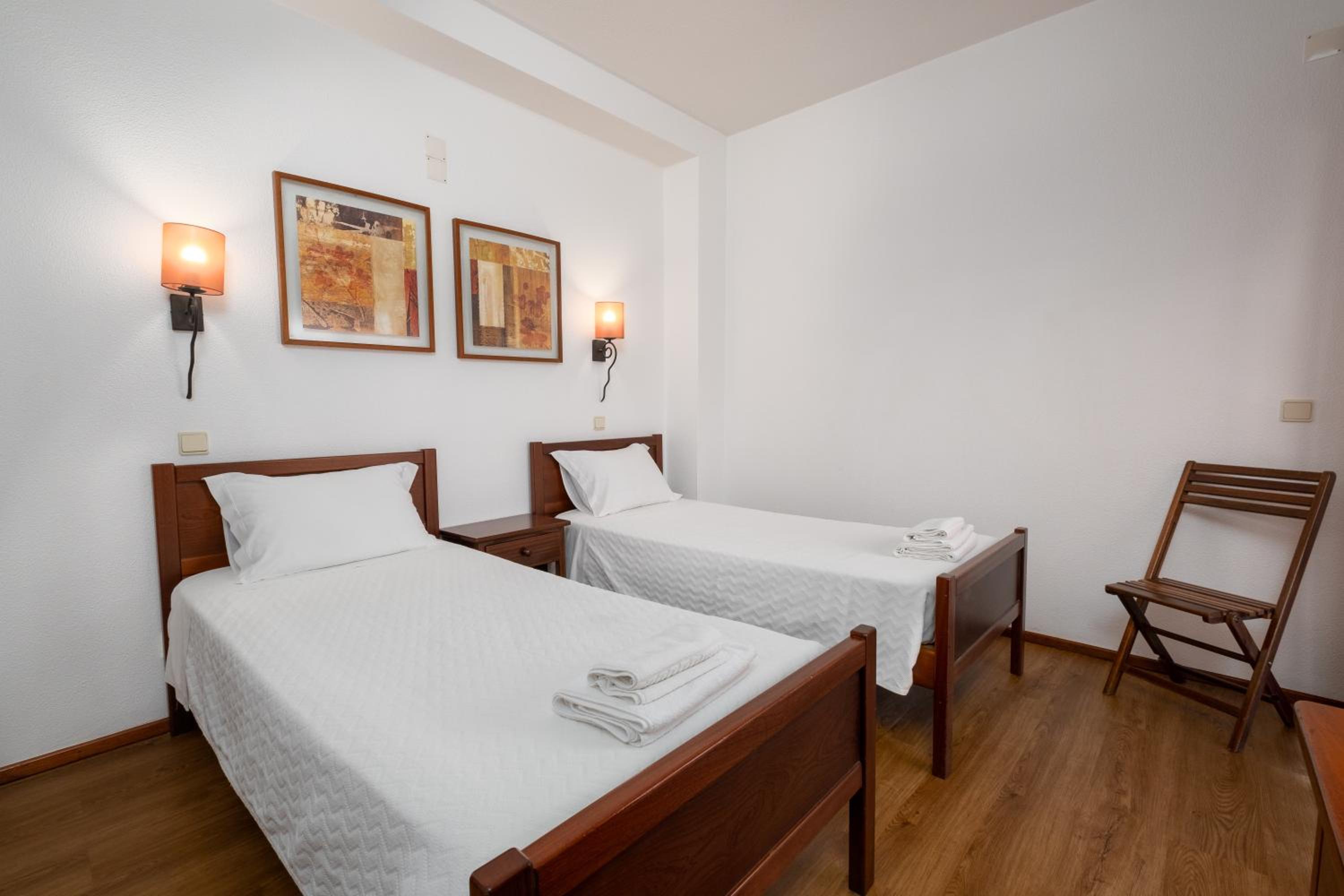 Triple Room with Balcony - Photo 8