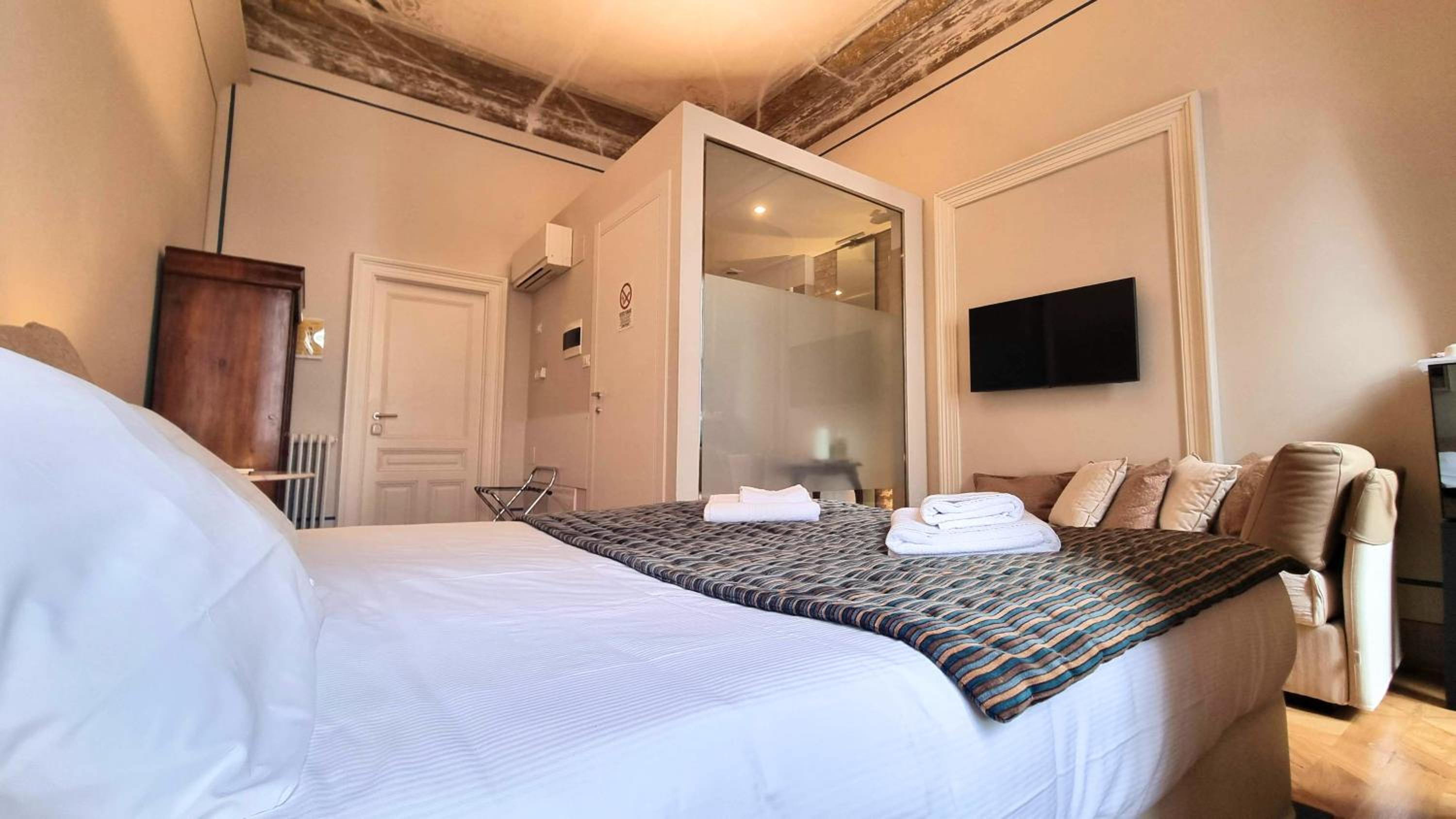 Superior Triple Room - Photo 13