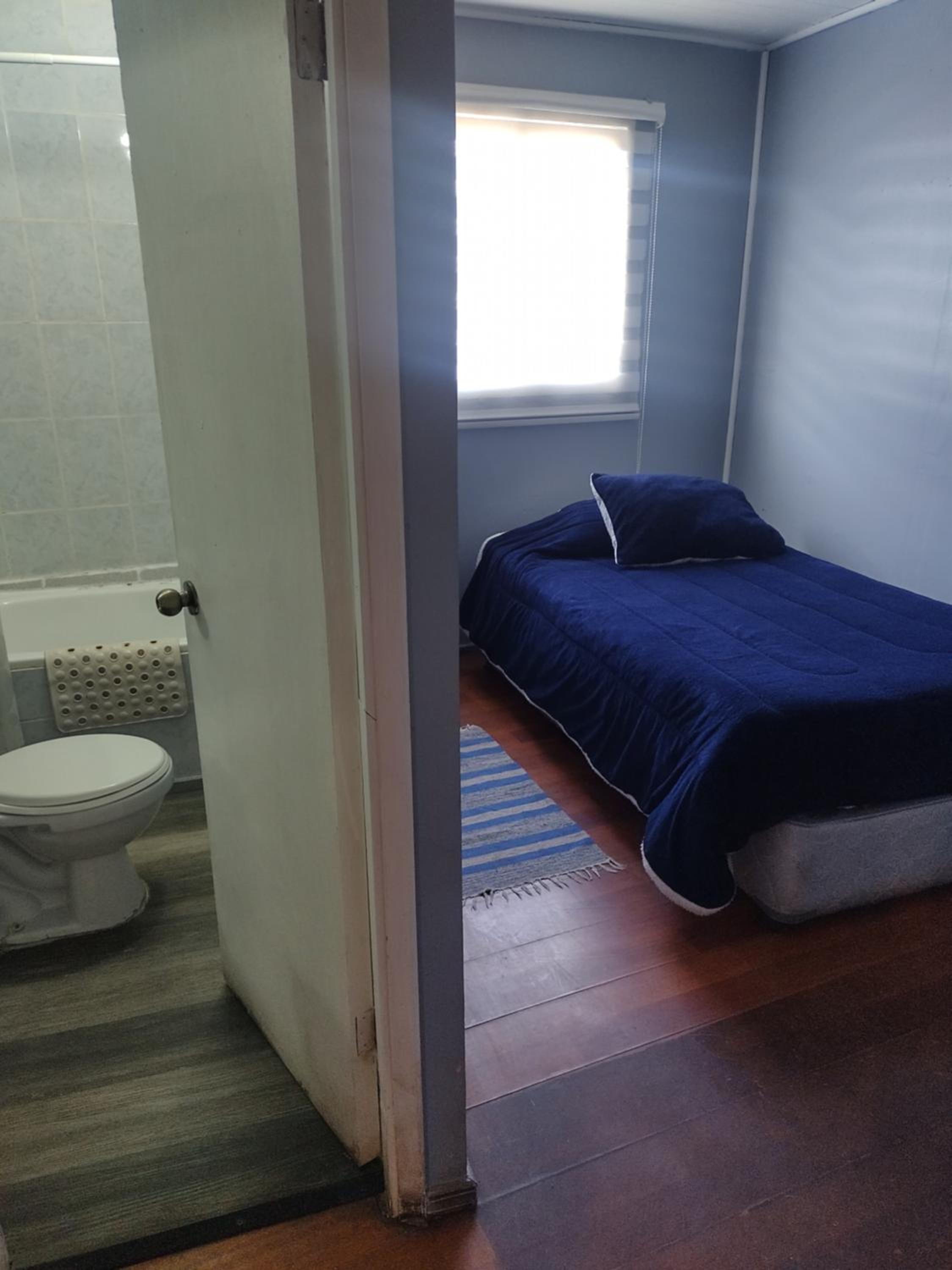 Single Room with Private Bathroom photo 1