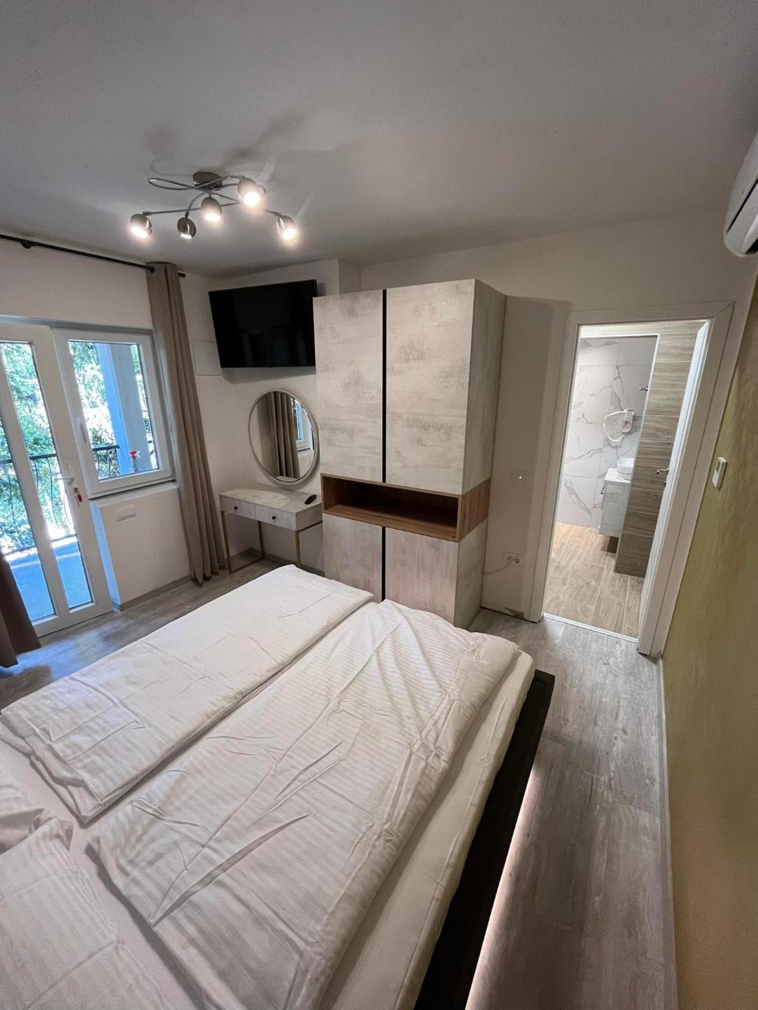 Economy Double Room photo 1