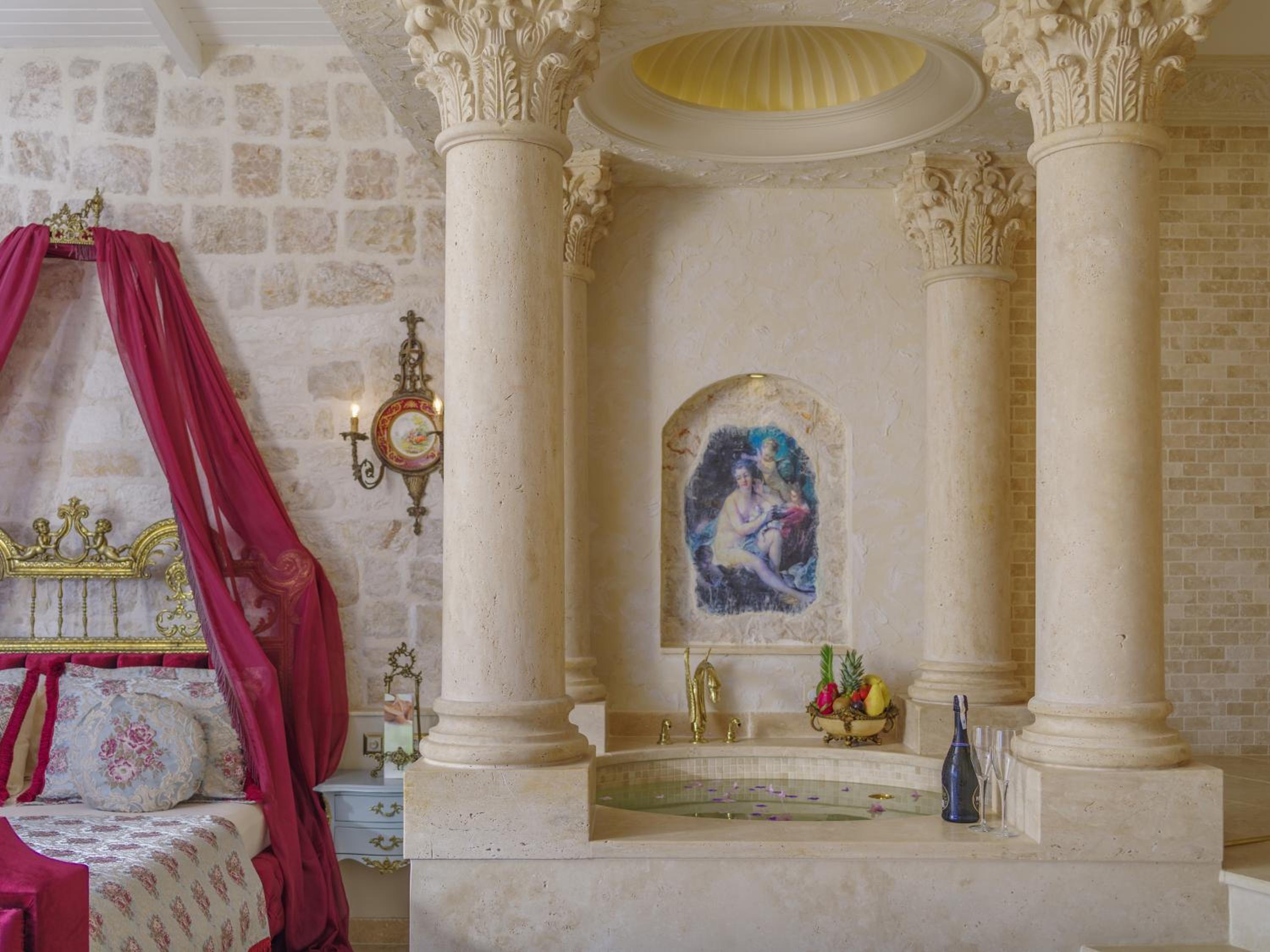 Superior Suite - Photo 9