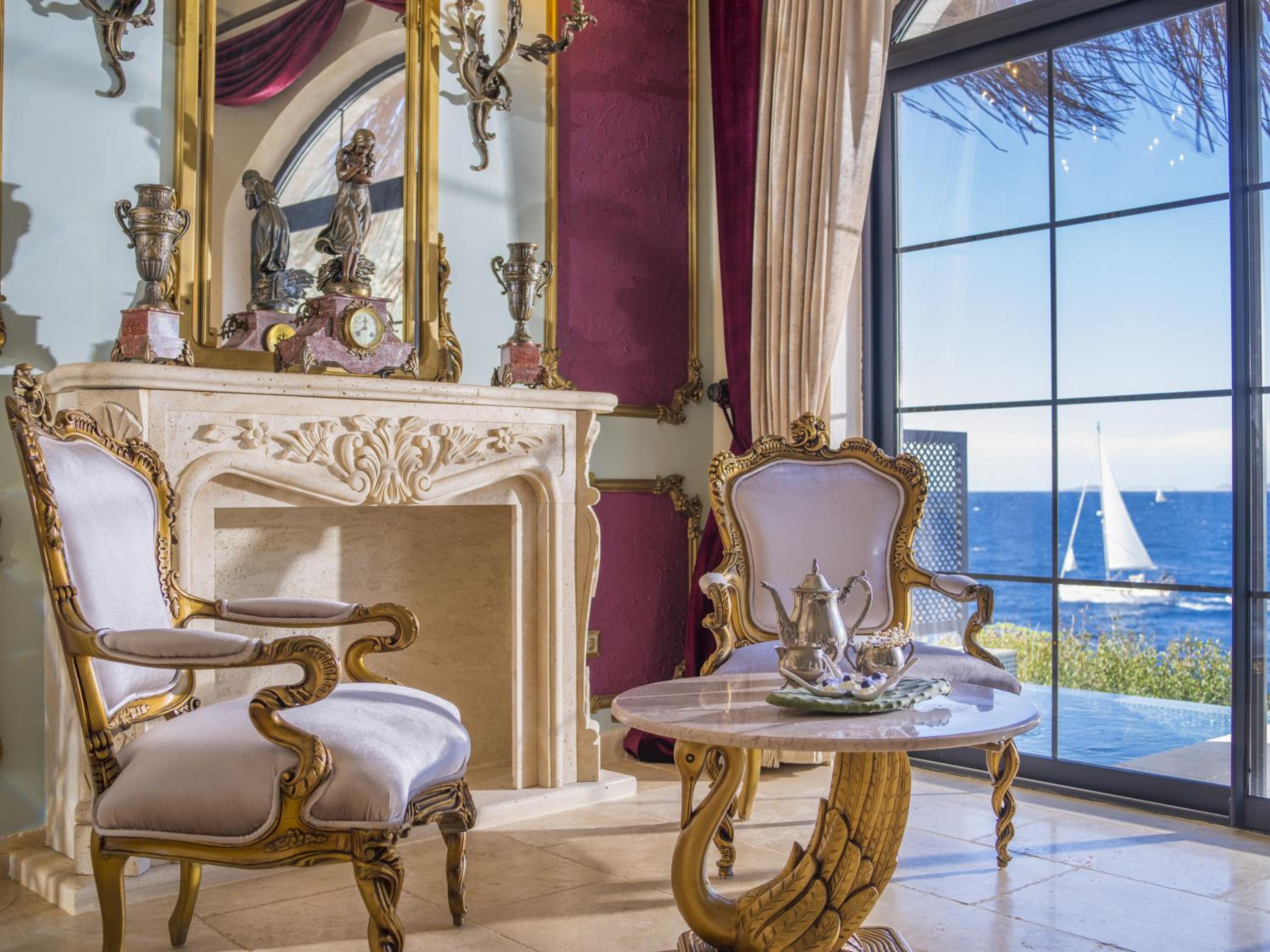 Superior Suite - Photo 7