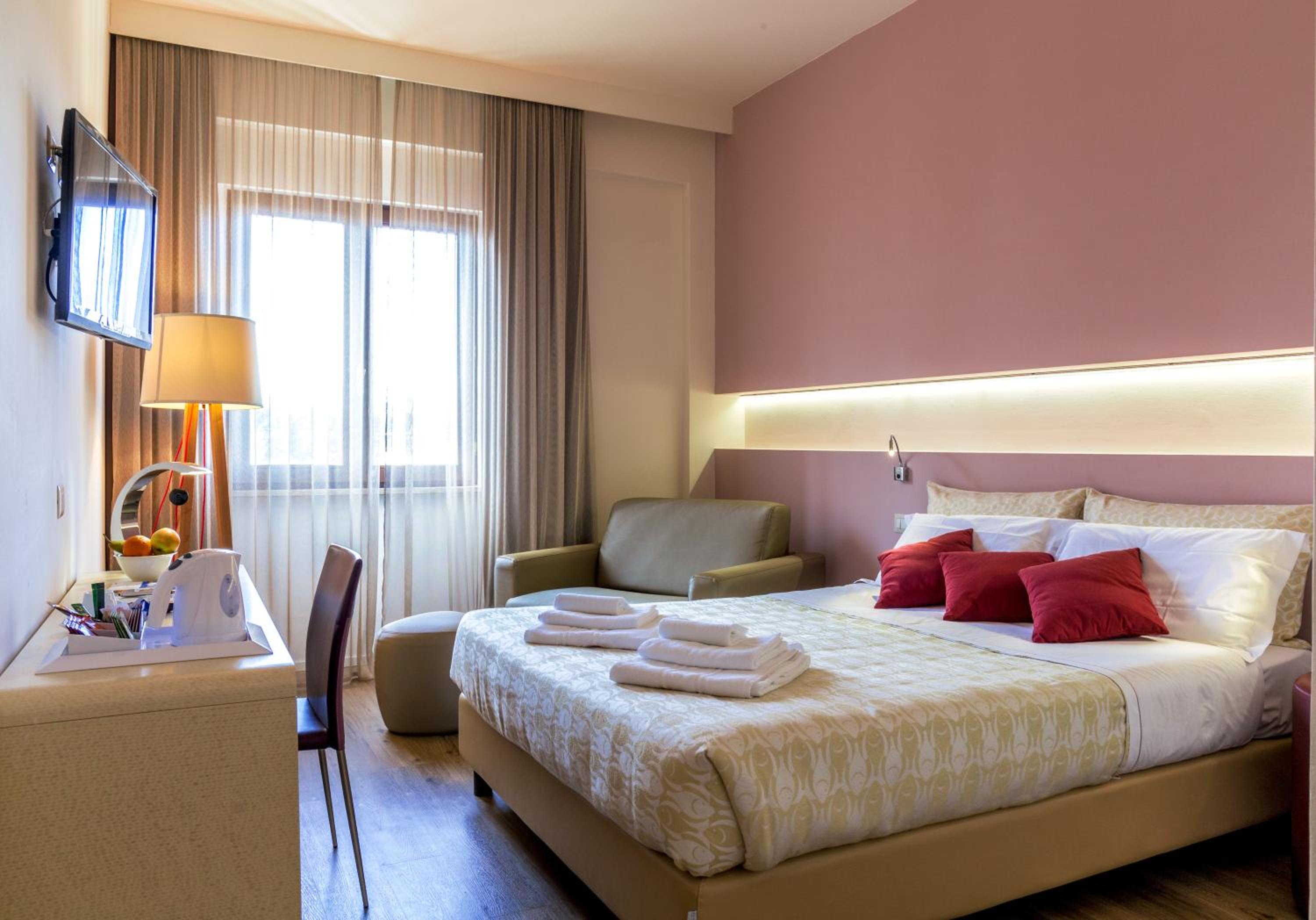 Deluxe Double or Twin Room - Photo 5