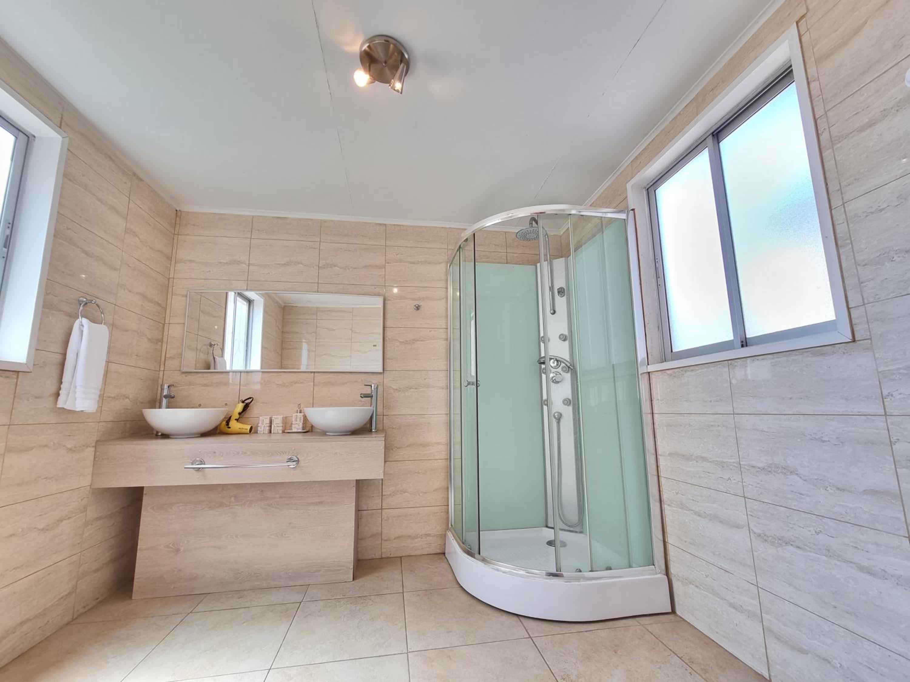 Quadruple Room with Private Bathroom photo 3