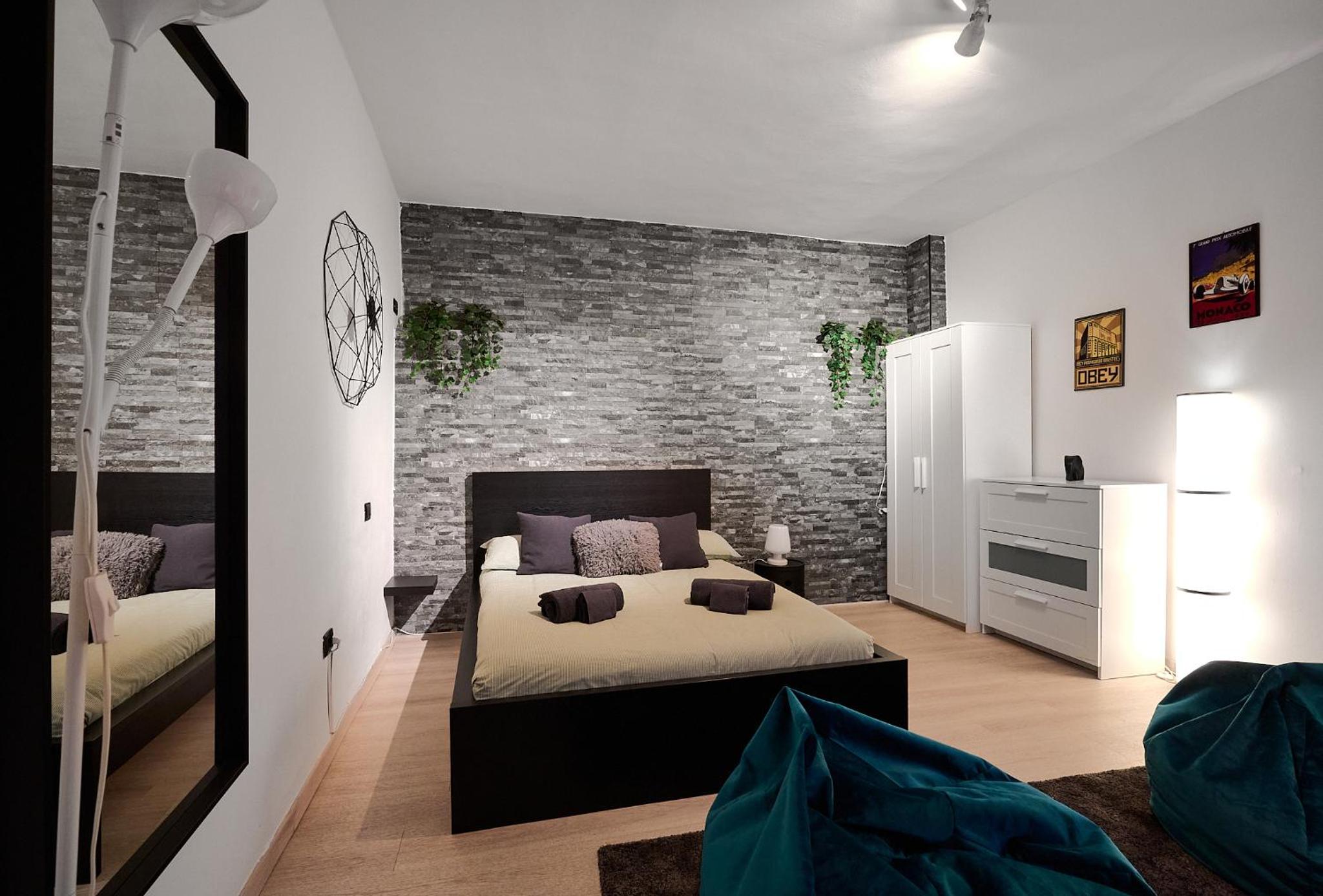 One-Bedroom Apartment