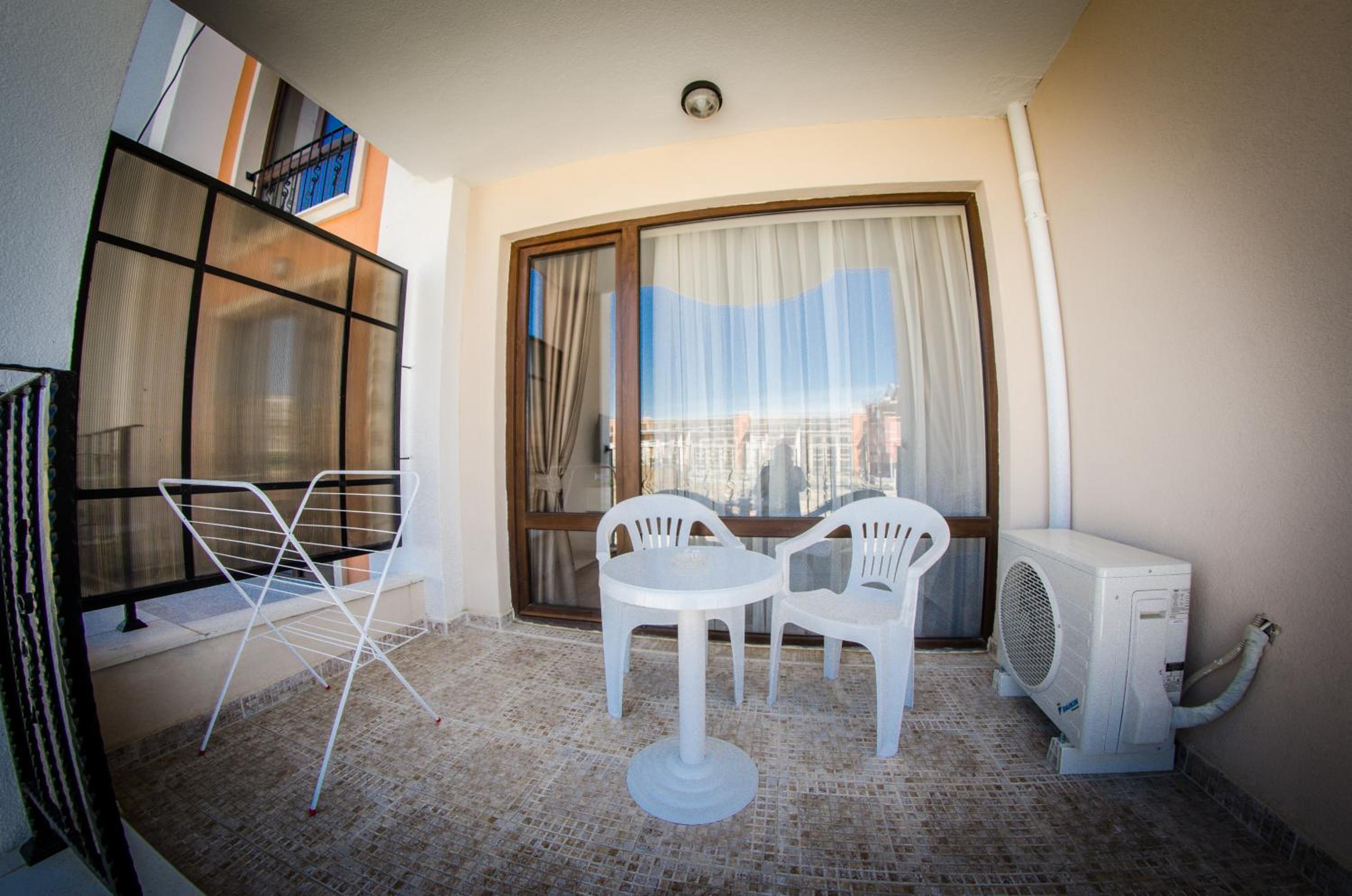 One-Bedroom Apartment with Balcony (3 Adults) photo 3