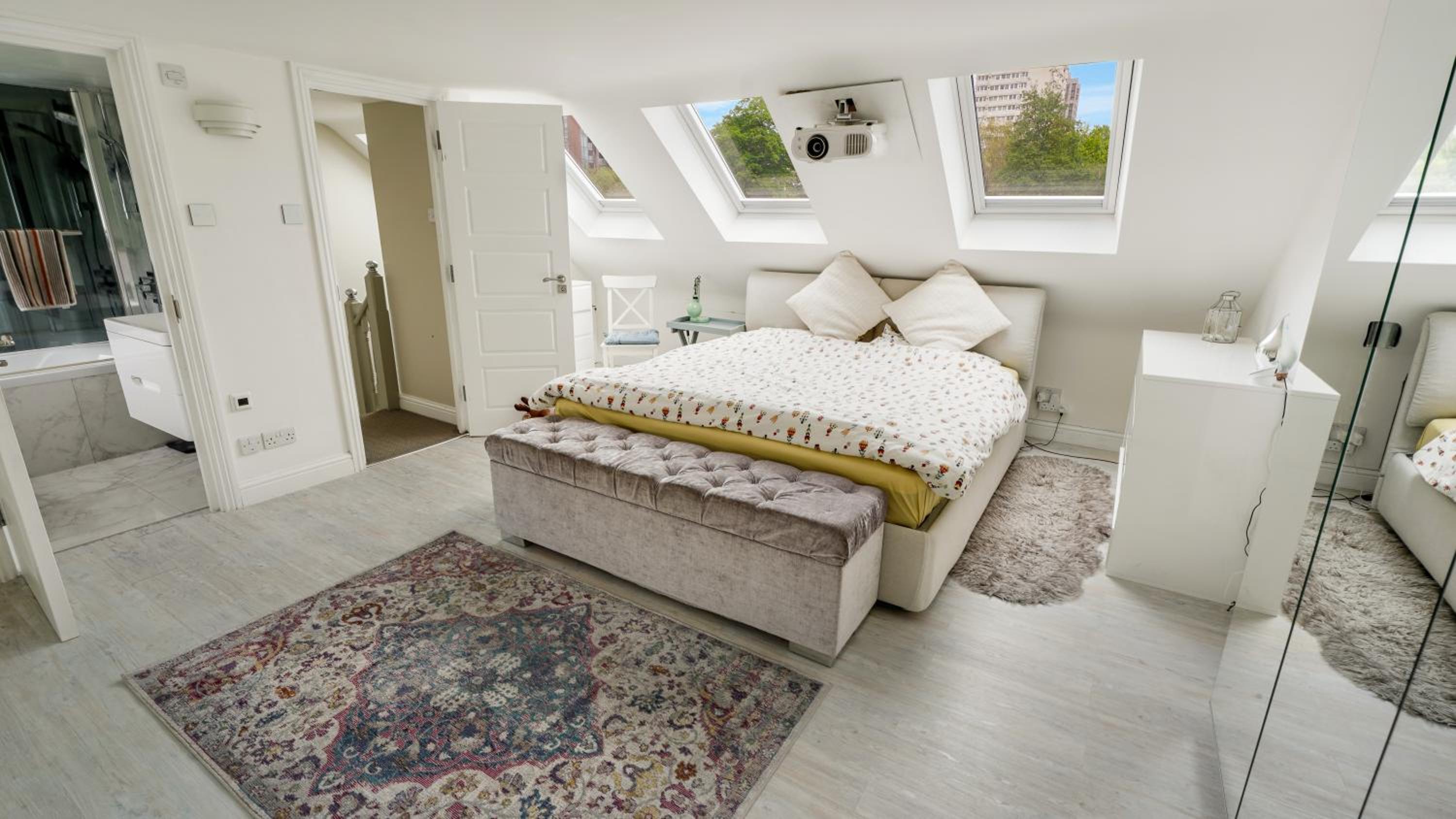 Four-Bedroom House photo 2