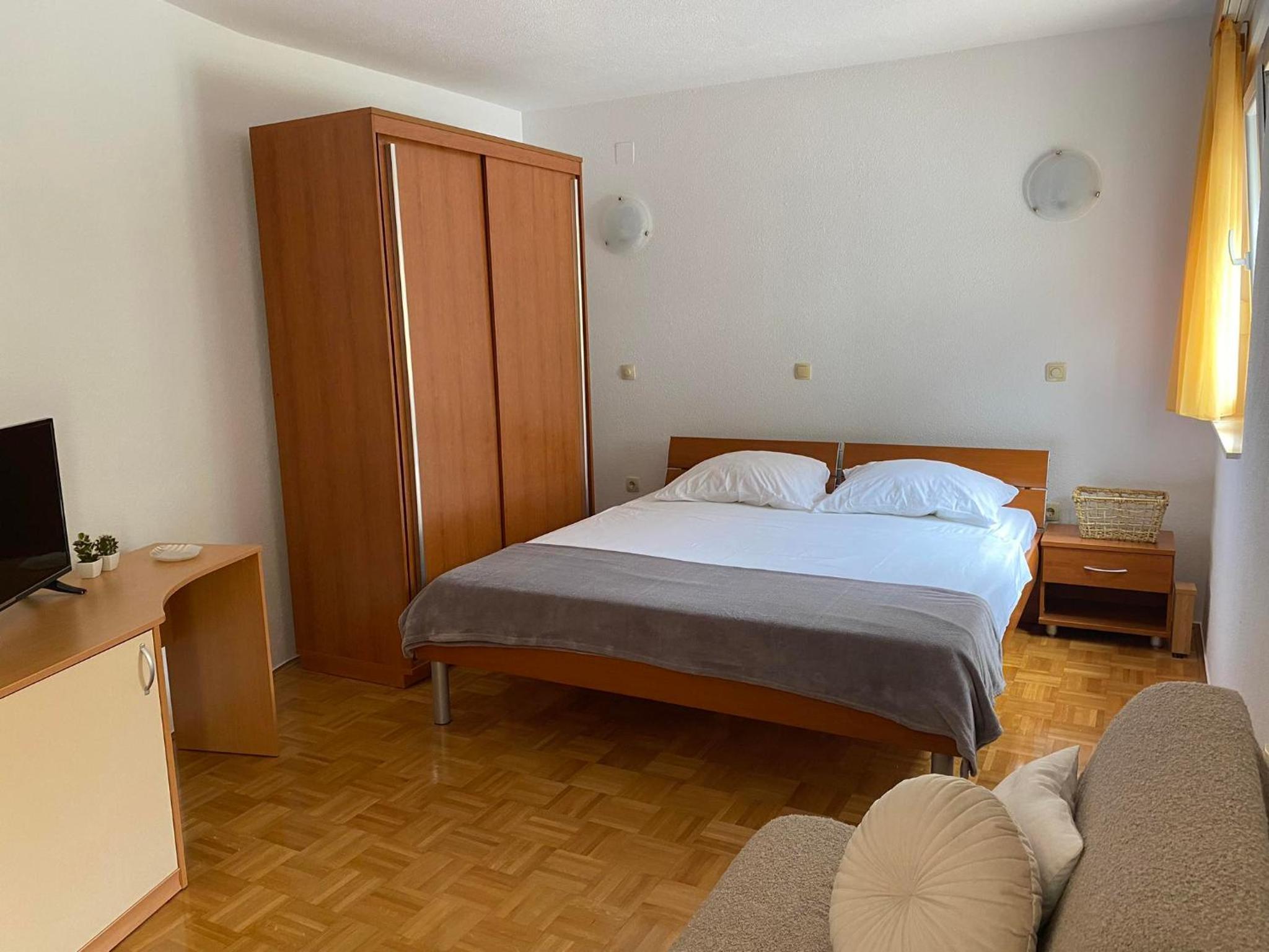 Deluxe Room (2 Adults + 1 Child)