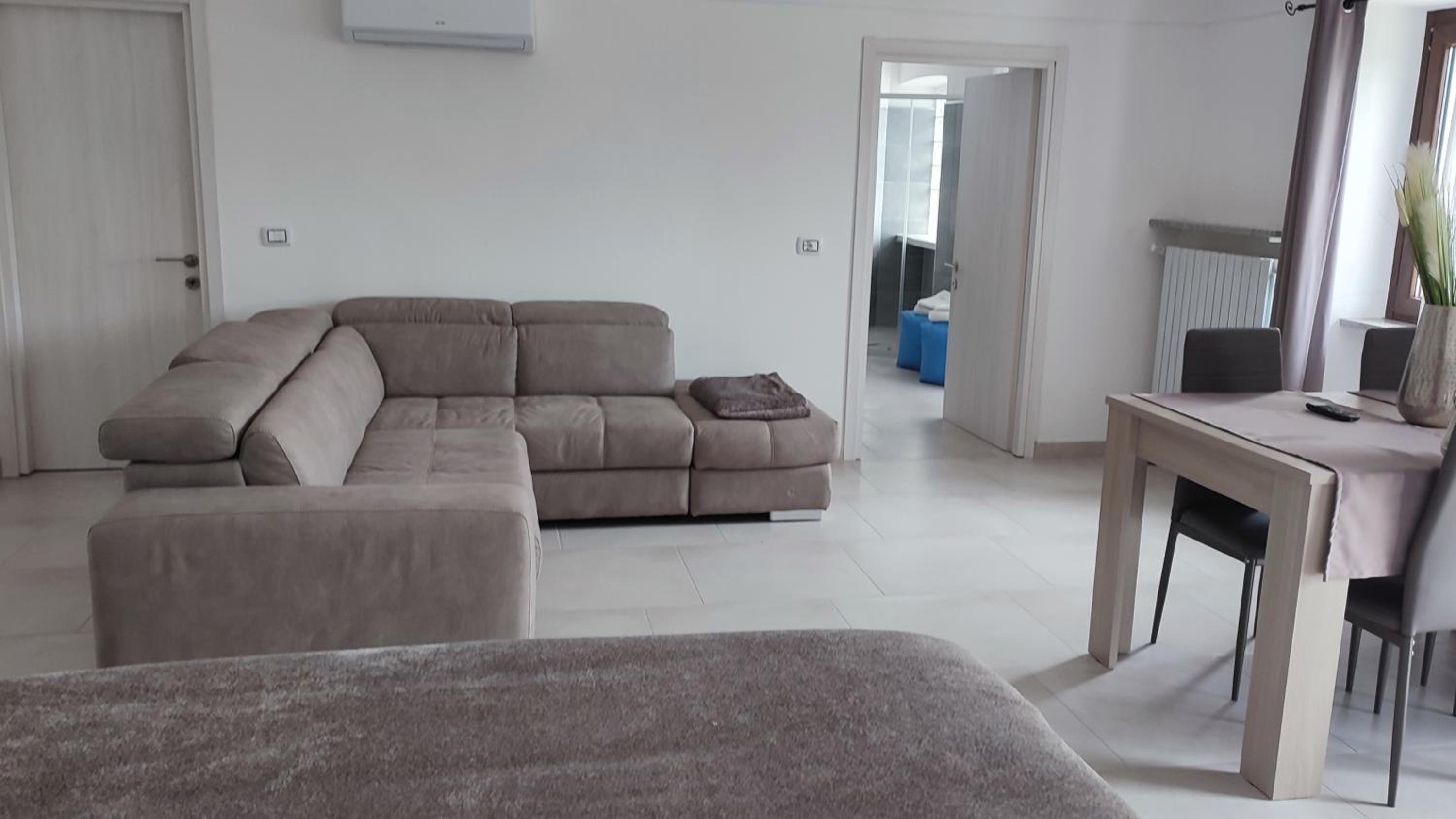 Deluxe Room - Photo 7
