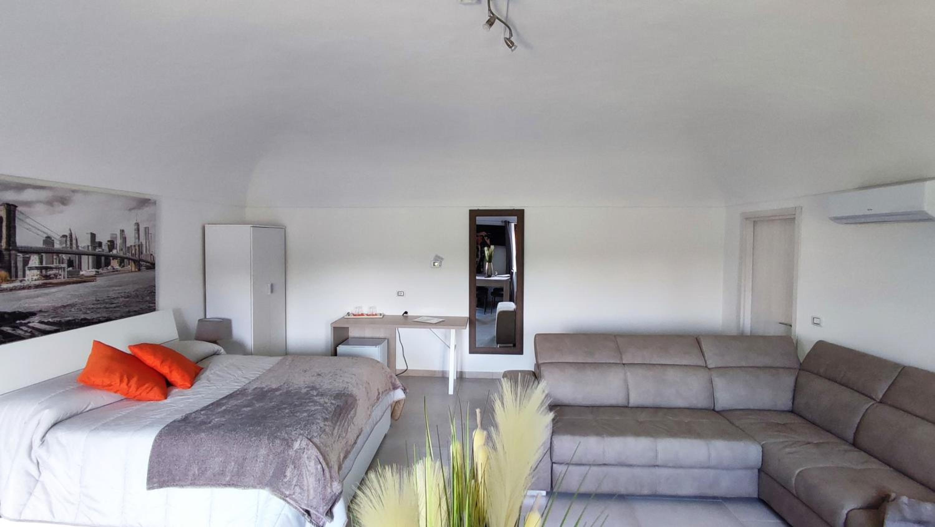Deluxe Room - Photo 8
