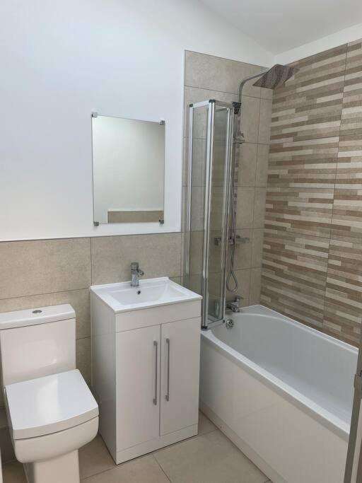 One-Bedroom Apartment - Photo 2