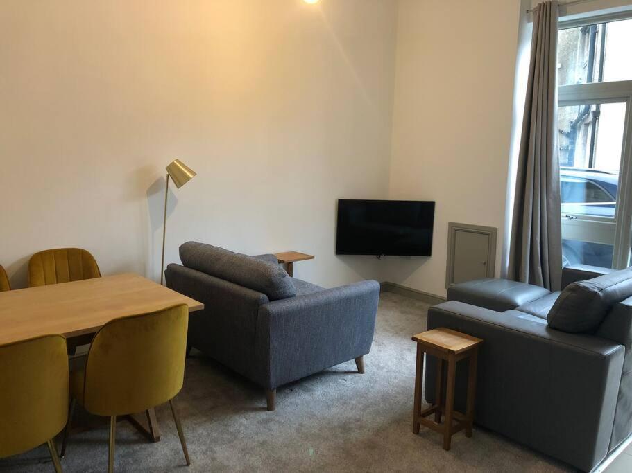 One-Bedroom Apartment - Photo 4