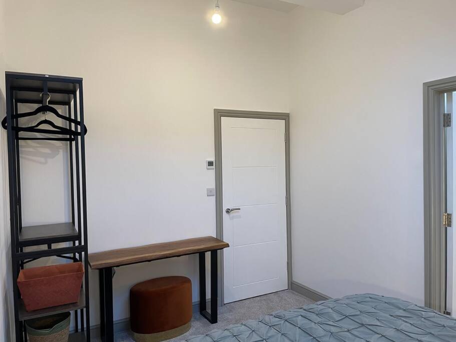 One-Bedroom Apartment - Photo 6