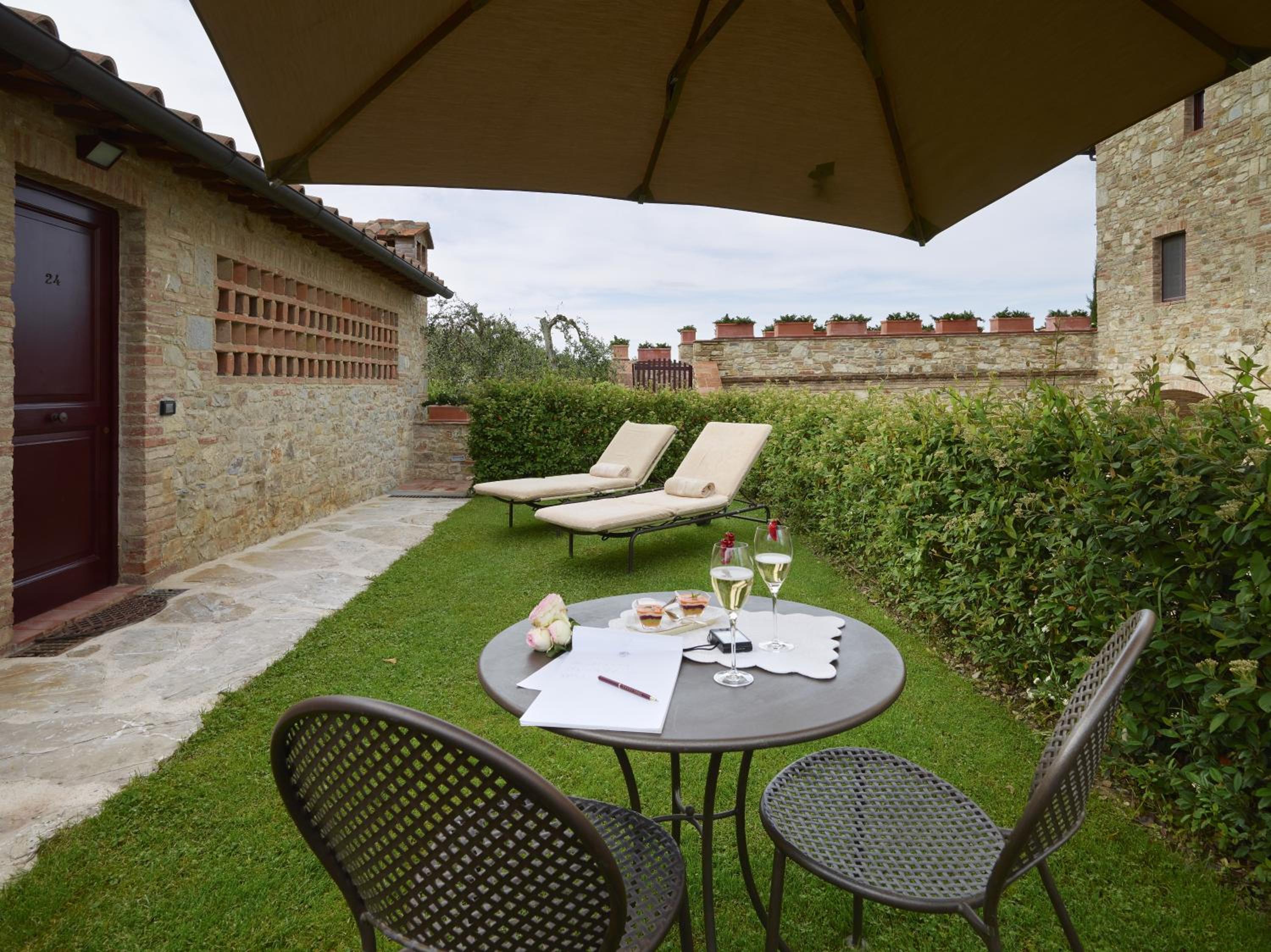 Suite (2 Adults) - Photo 13