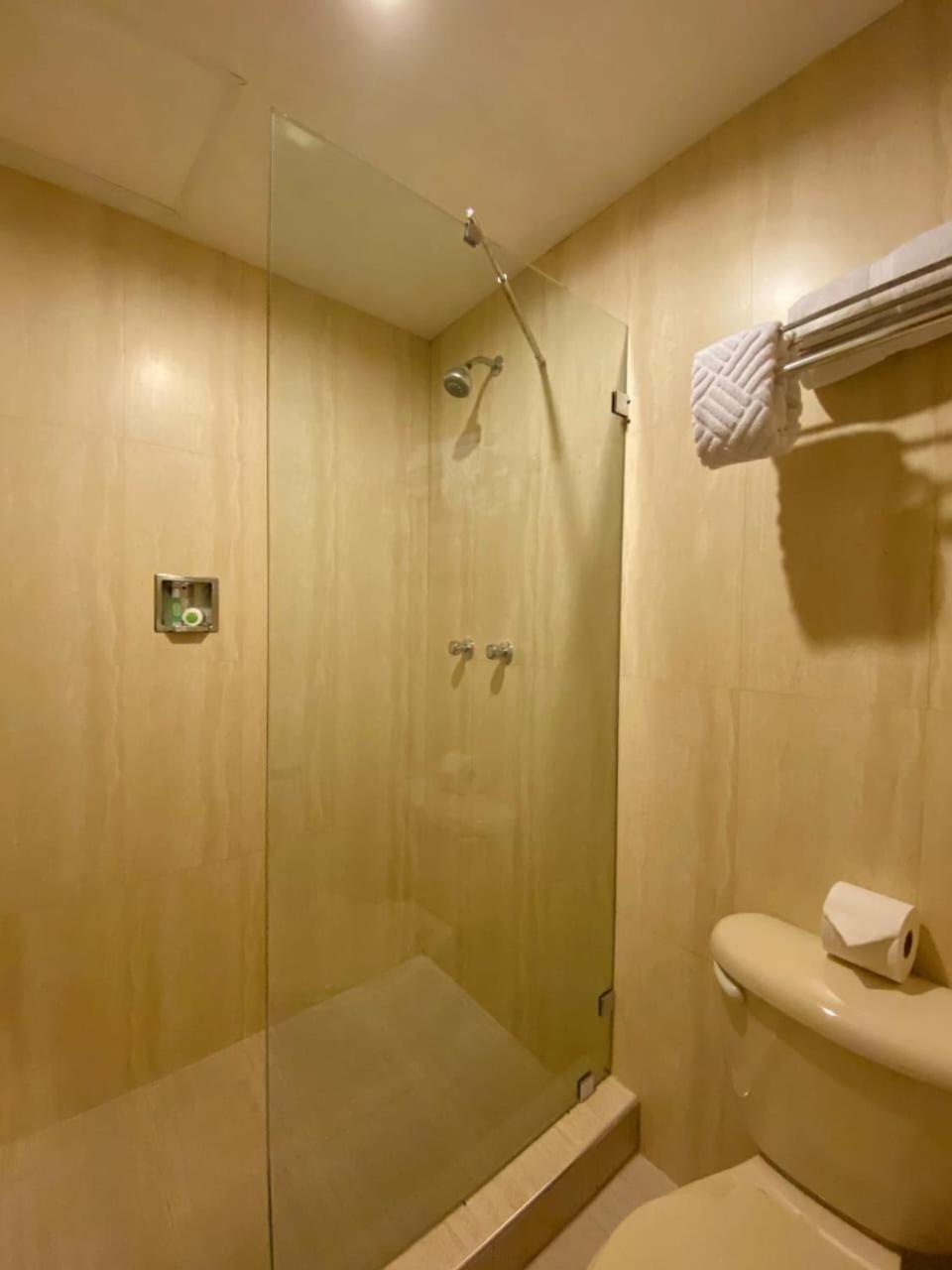 Standard Queen Room photo 3