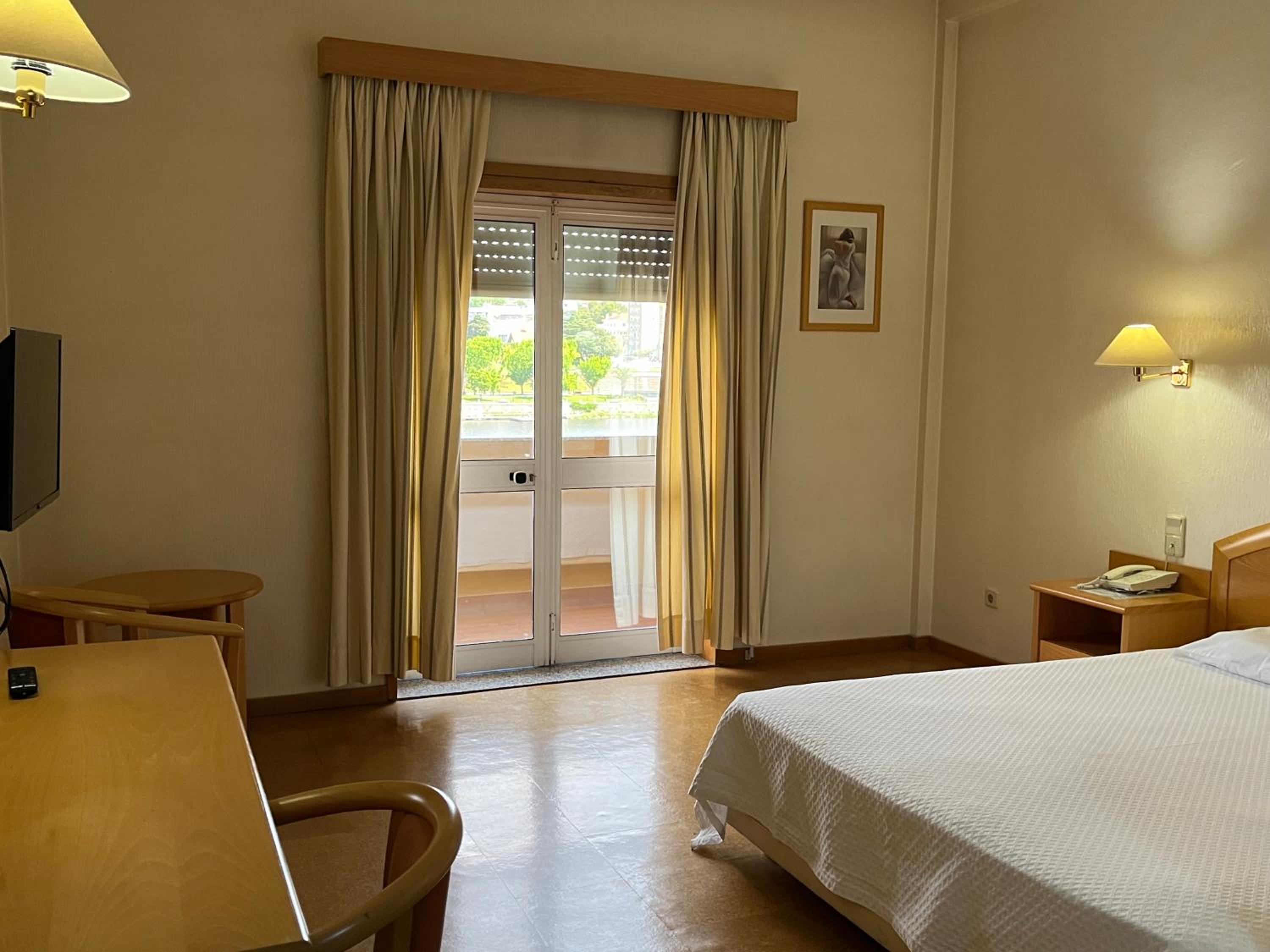 Double Room with River View - Photo 7