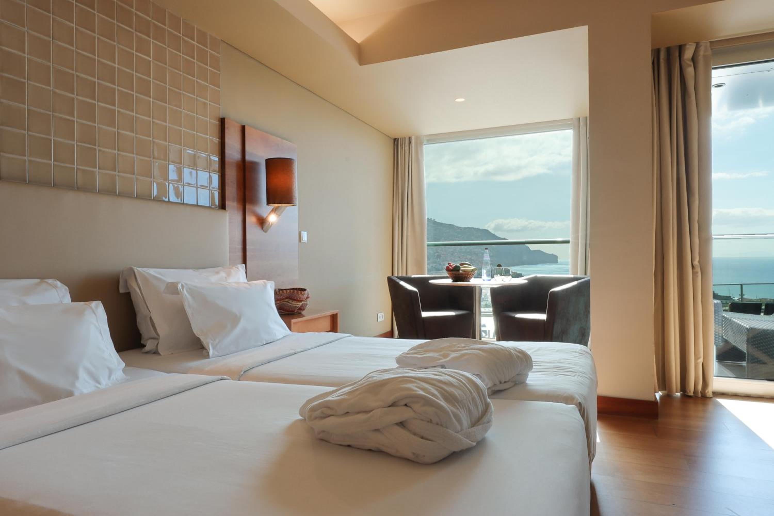 Superior Twin Room with Sea View - Photo 1
