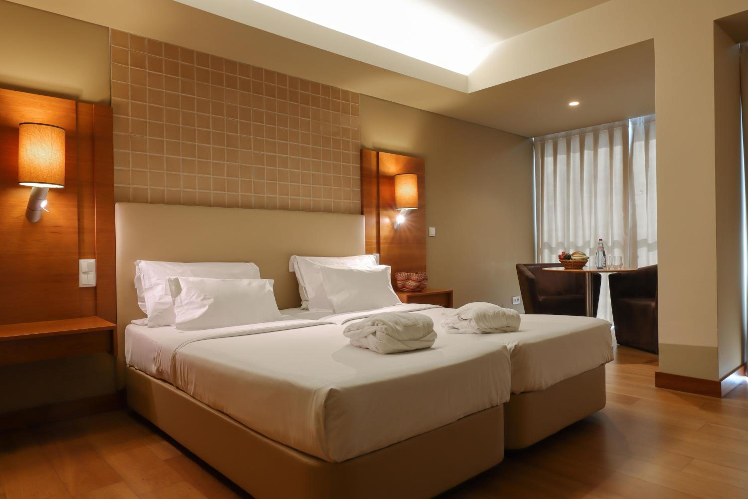 Superior Twin Room with Sea View - Photo 2