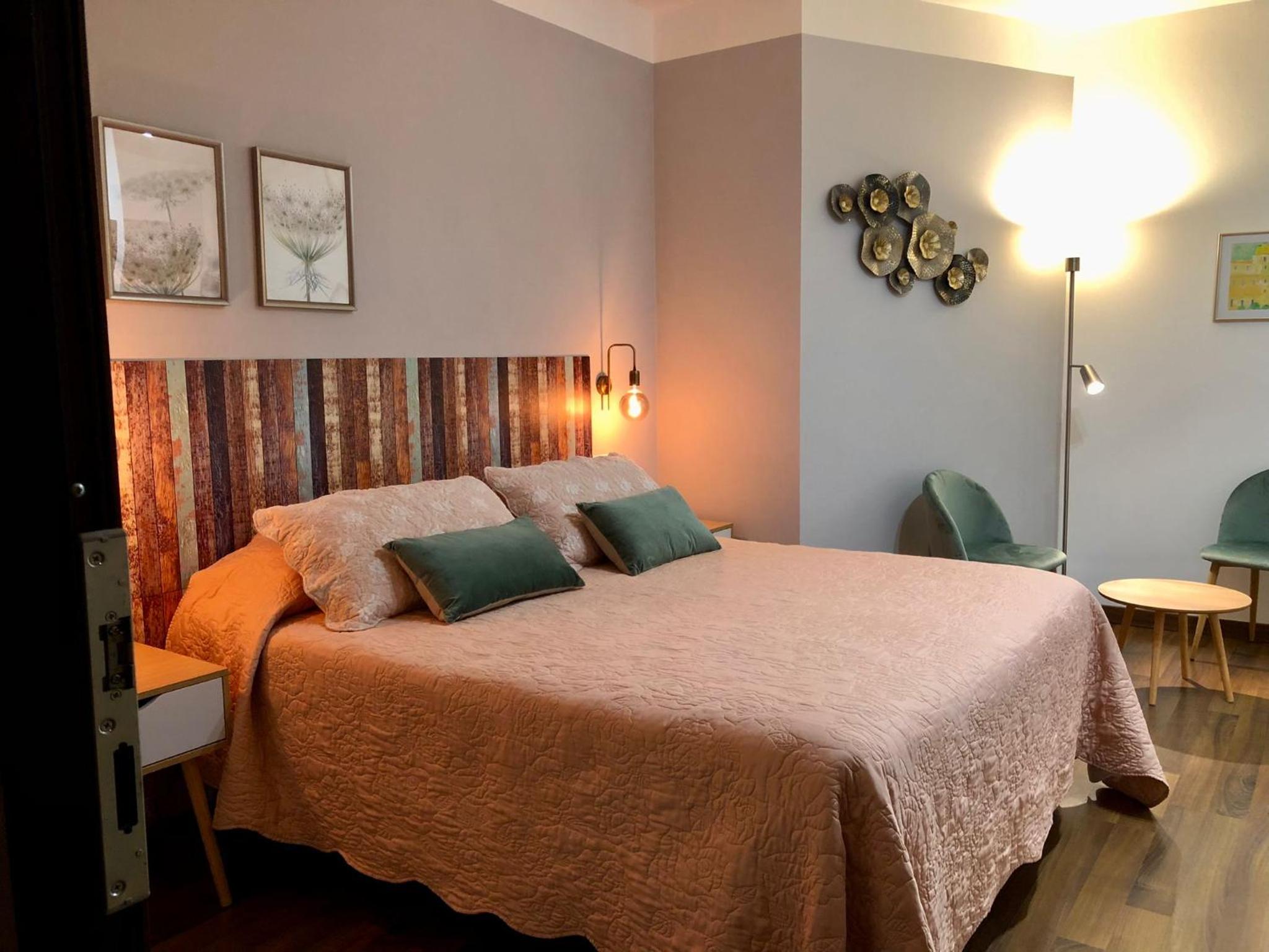 Double Room - Photo 6