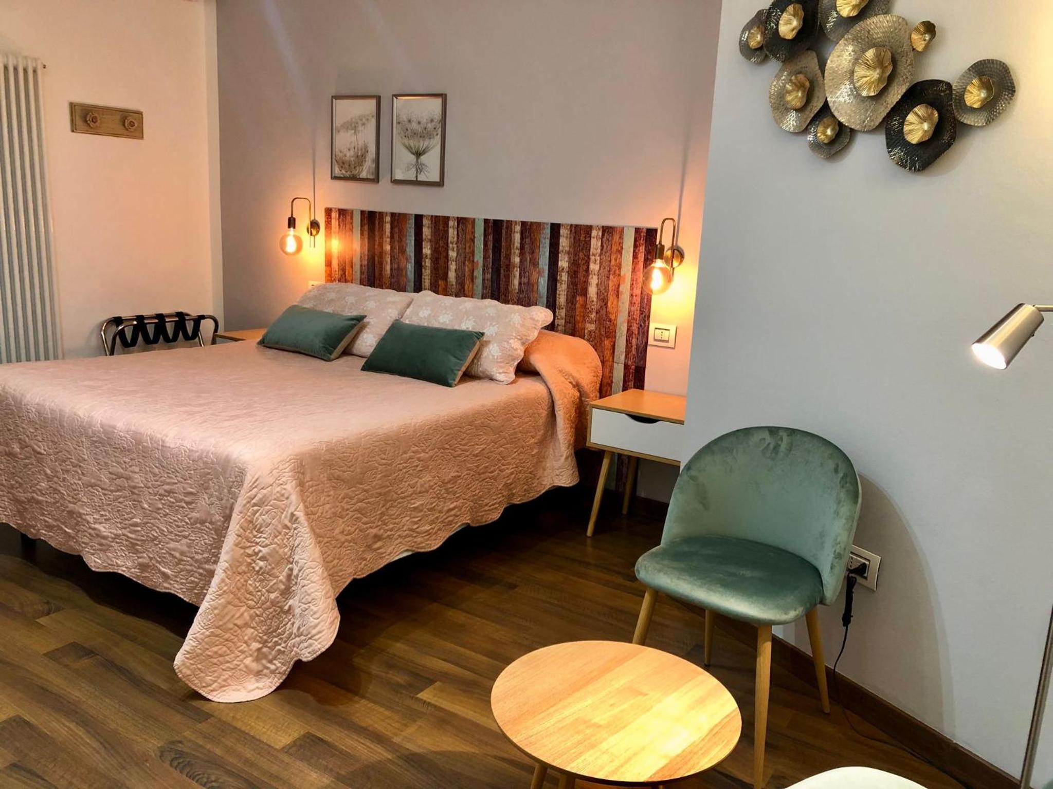 Double Room - Photo 8
