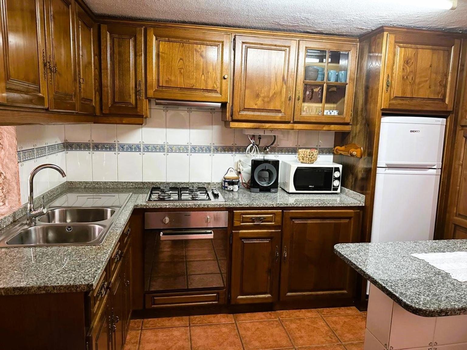 Two-Bedroom House - Photo 27