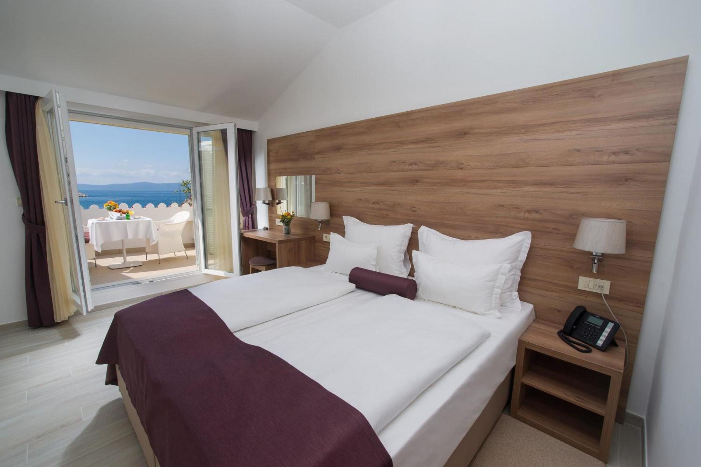 Double Room with Sea View and Balcony - Photo 2