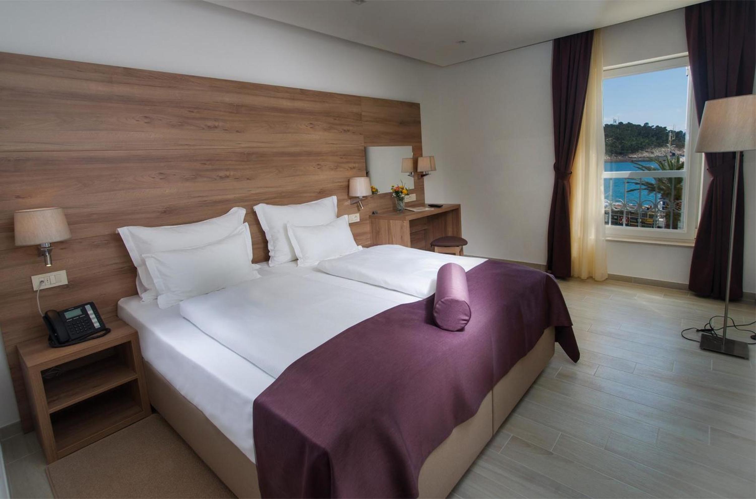 Double Room with Sea View - Photo 3