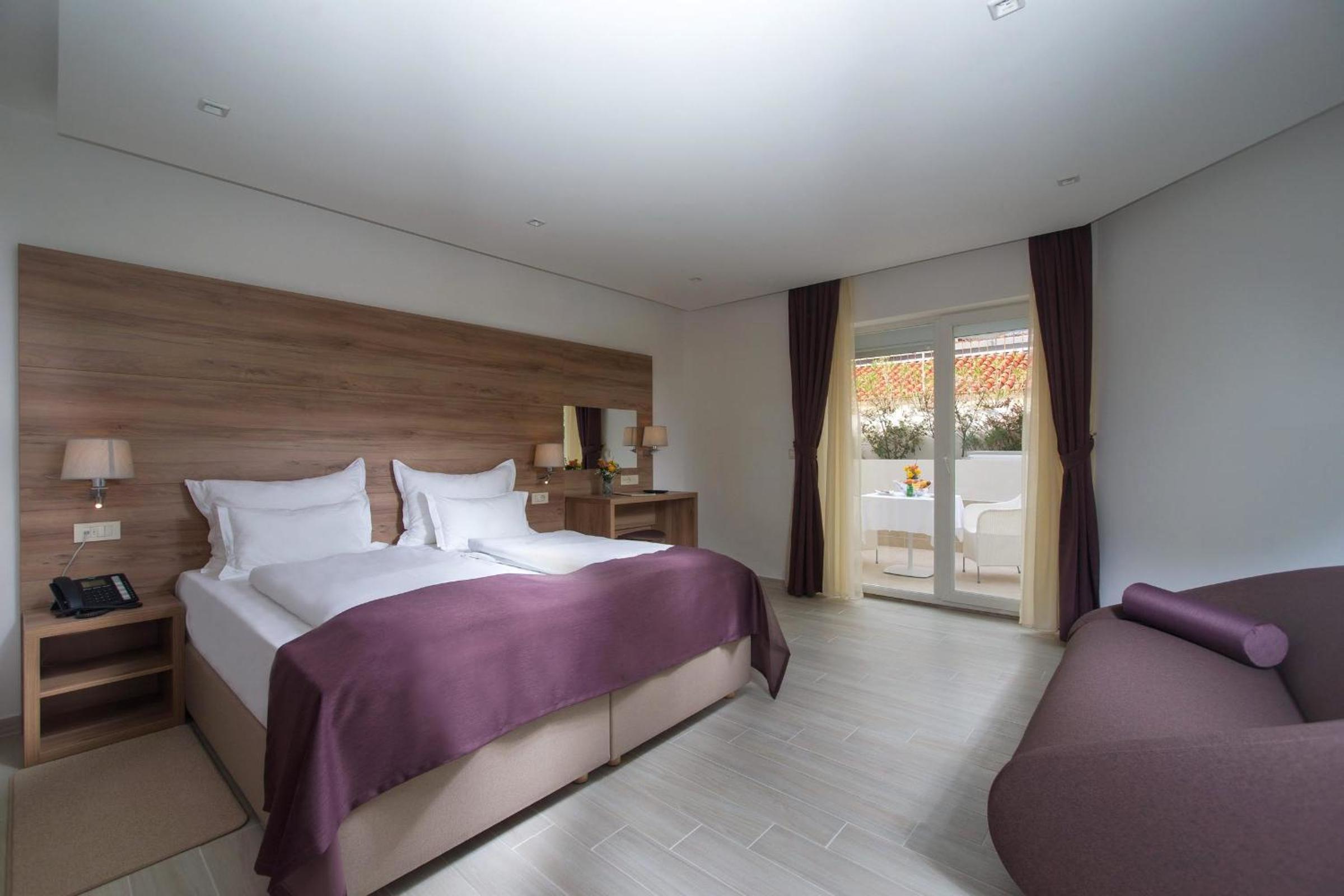 Double Room with Sea View and Balcony - Photo 1