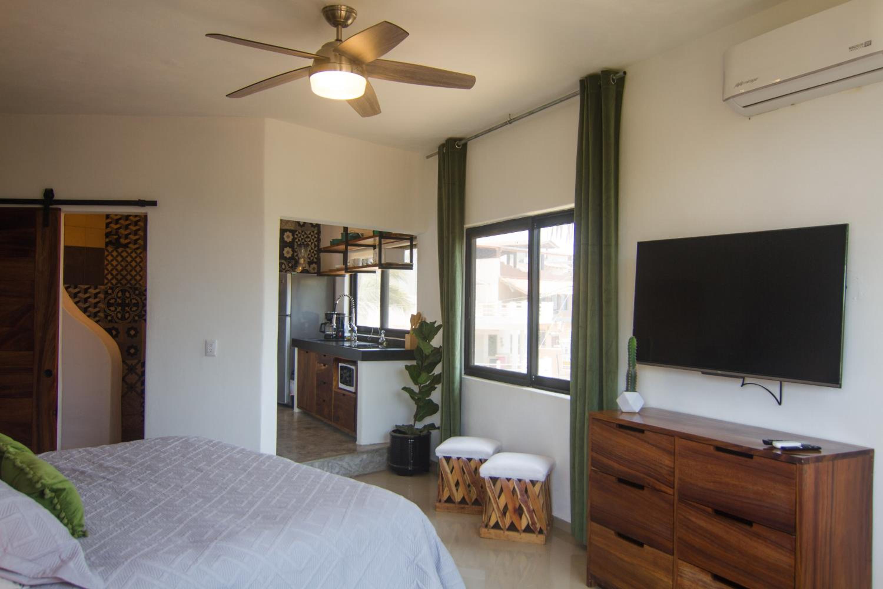 Studio Apartment with Sea View - Photo 1