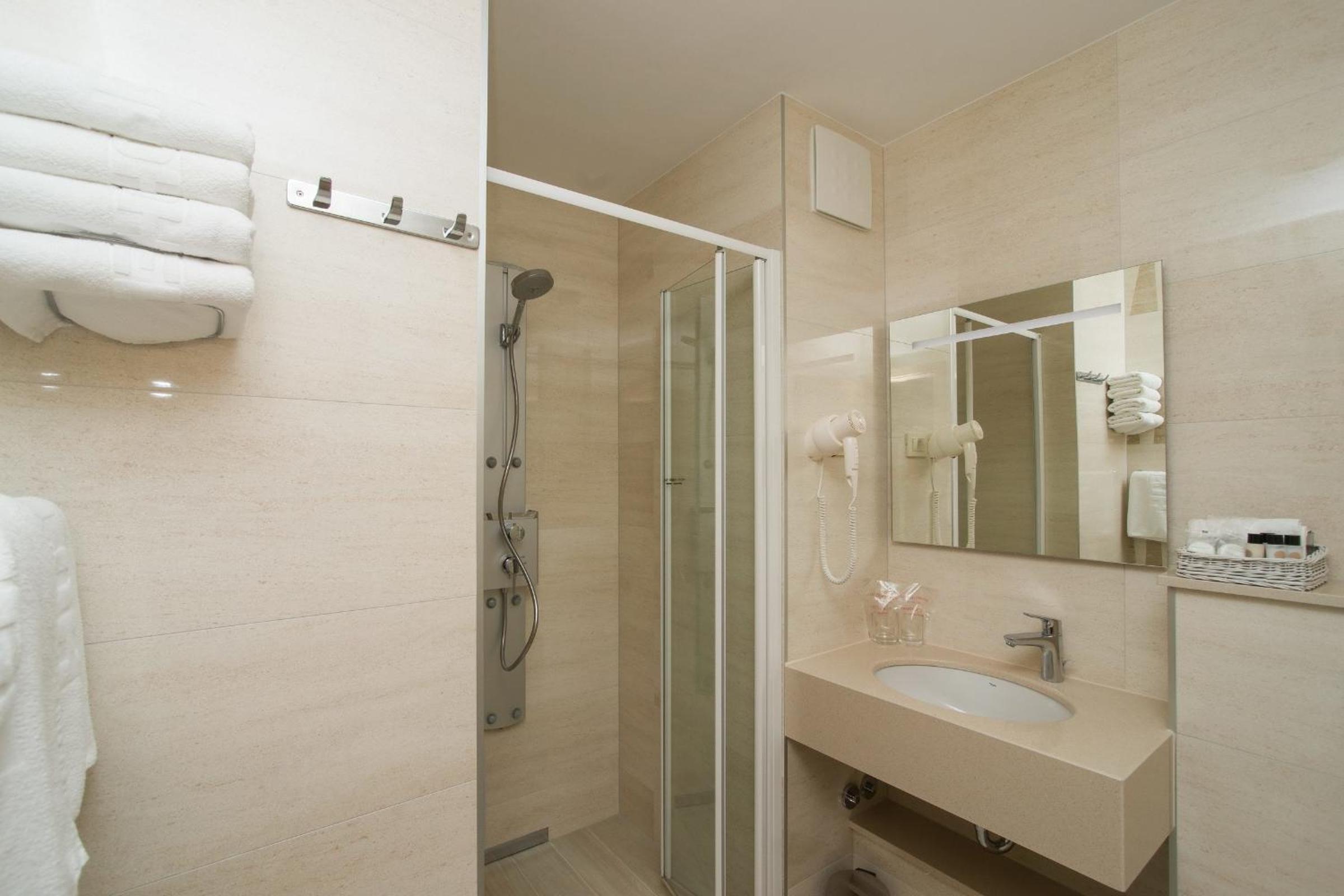 Double Room with Mountain View - Photo 7