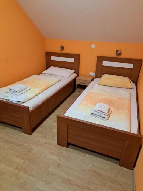 Double or Twin Room - Photo 7
