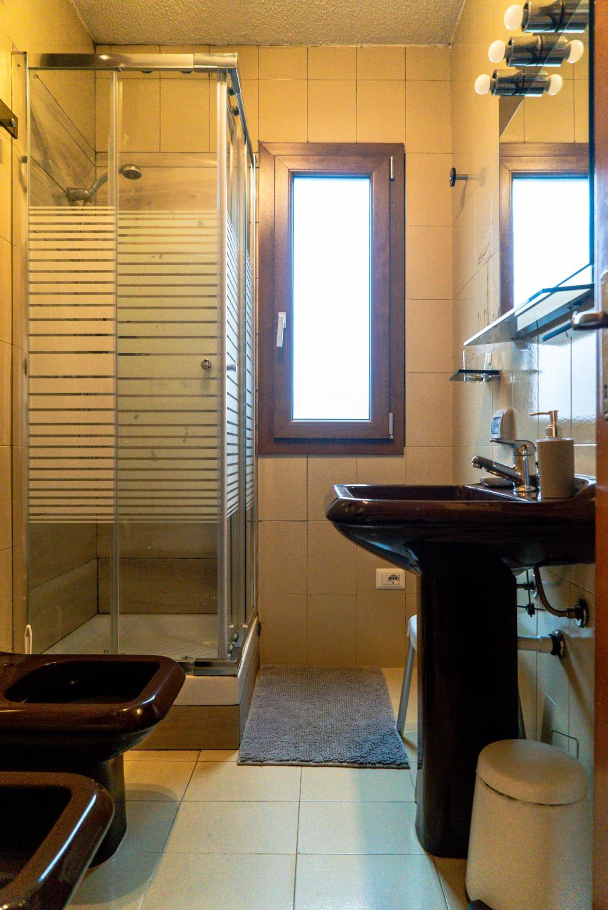 Two-Bedroom House - Photo 22