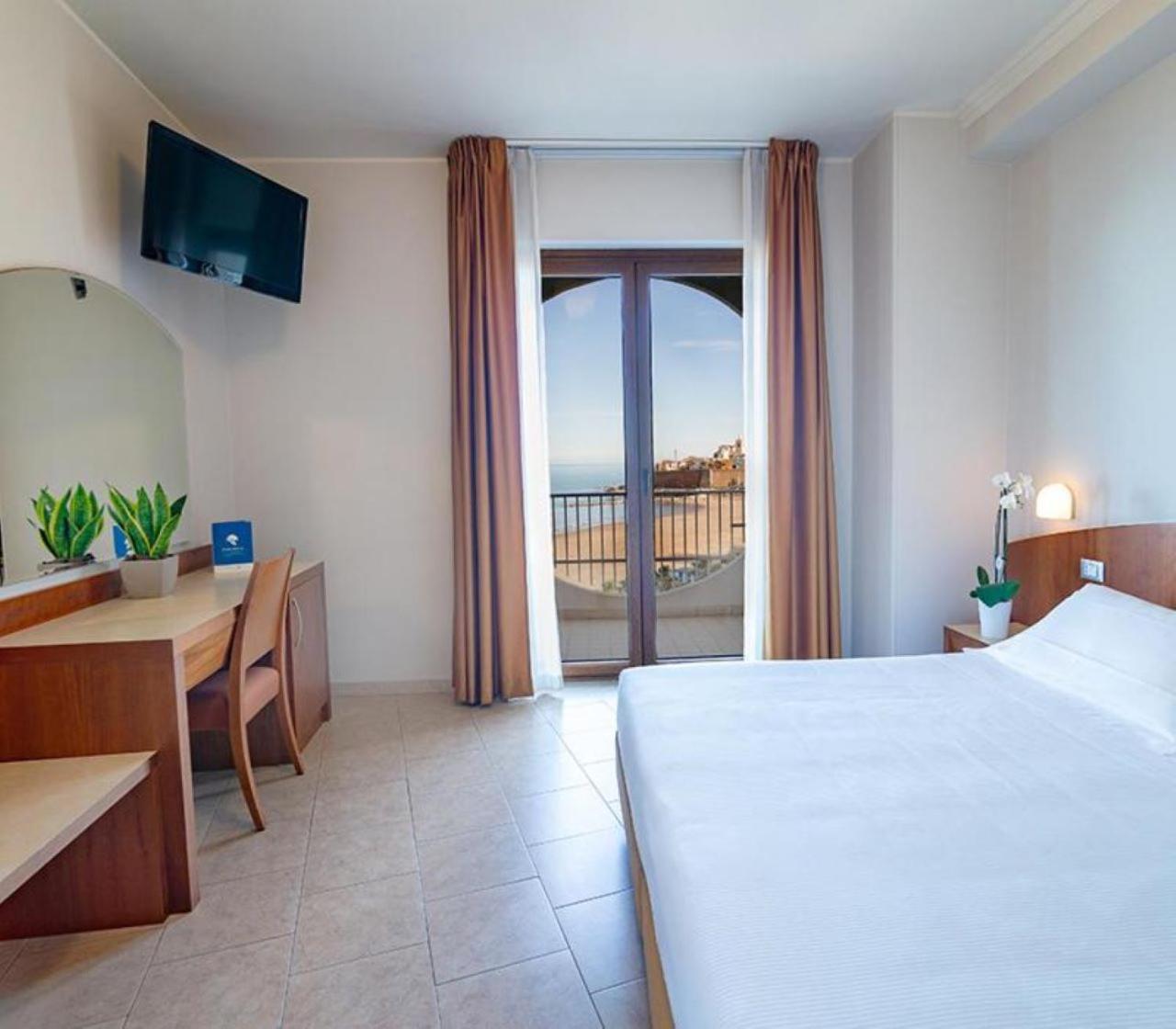 Classic Double Room with Sea View photo 1