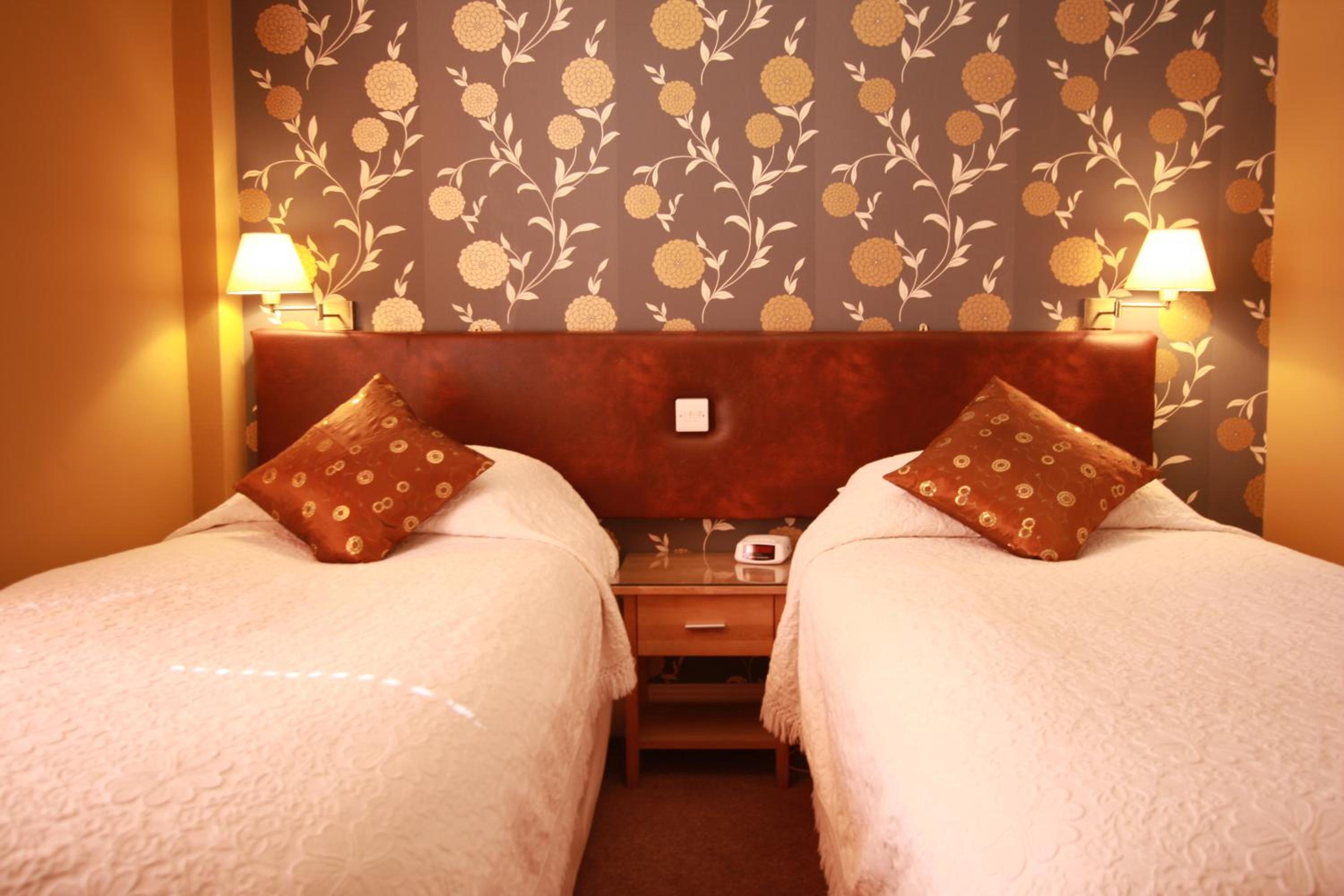 Large Twin Room - First Floor - Room 6 photo 1