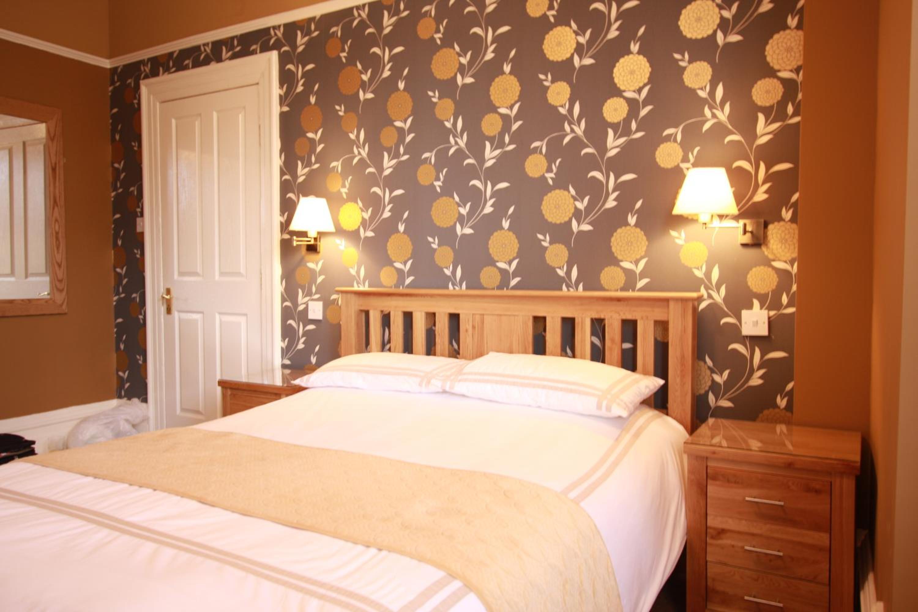 King Double Ensuite - Ground Floor - Room 2 photo 3