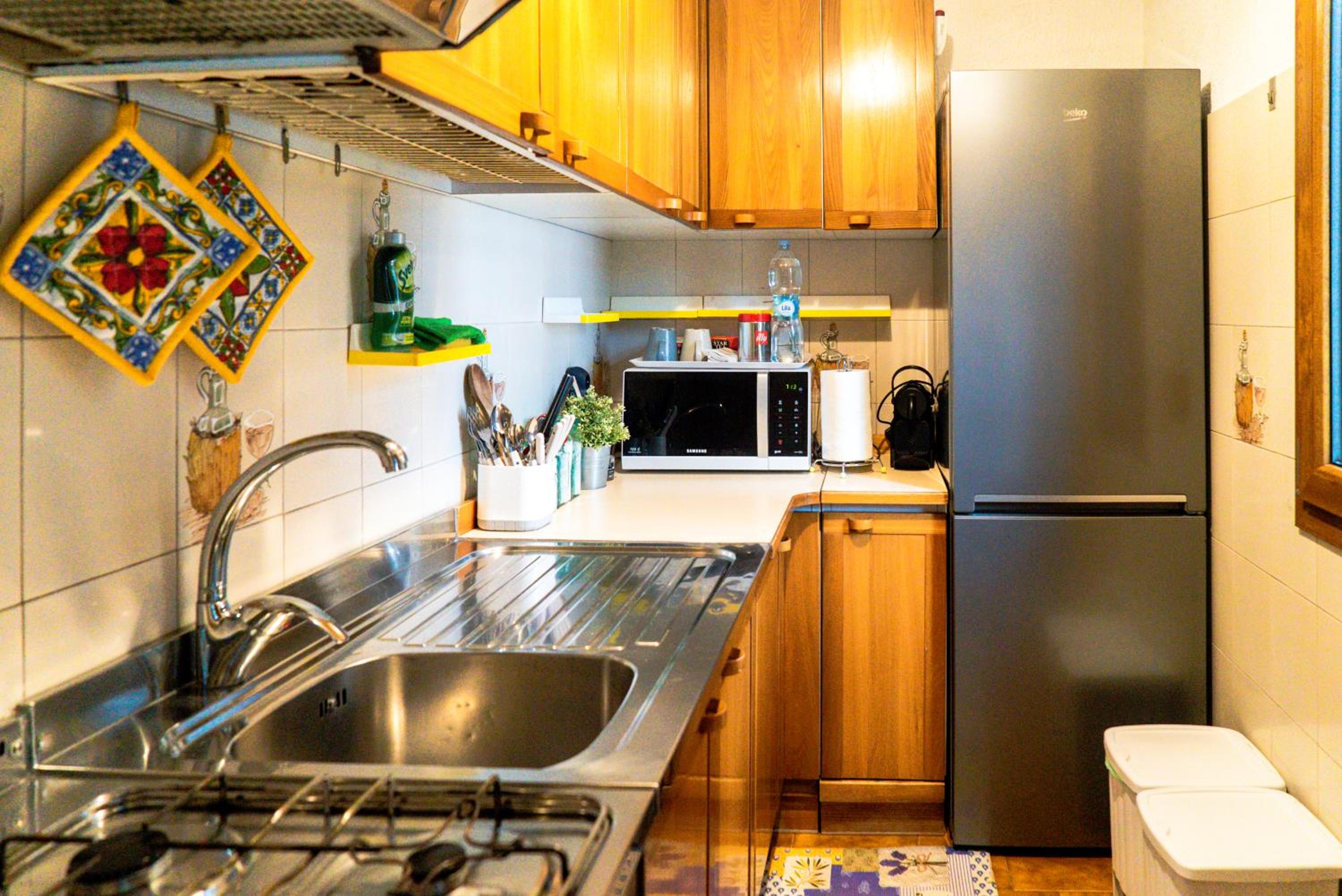 Two-Bedroom House - Photo 17