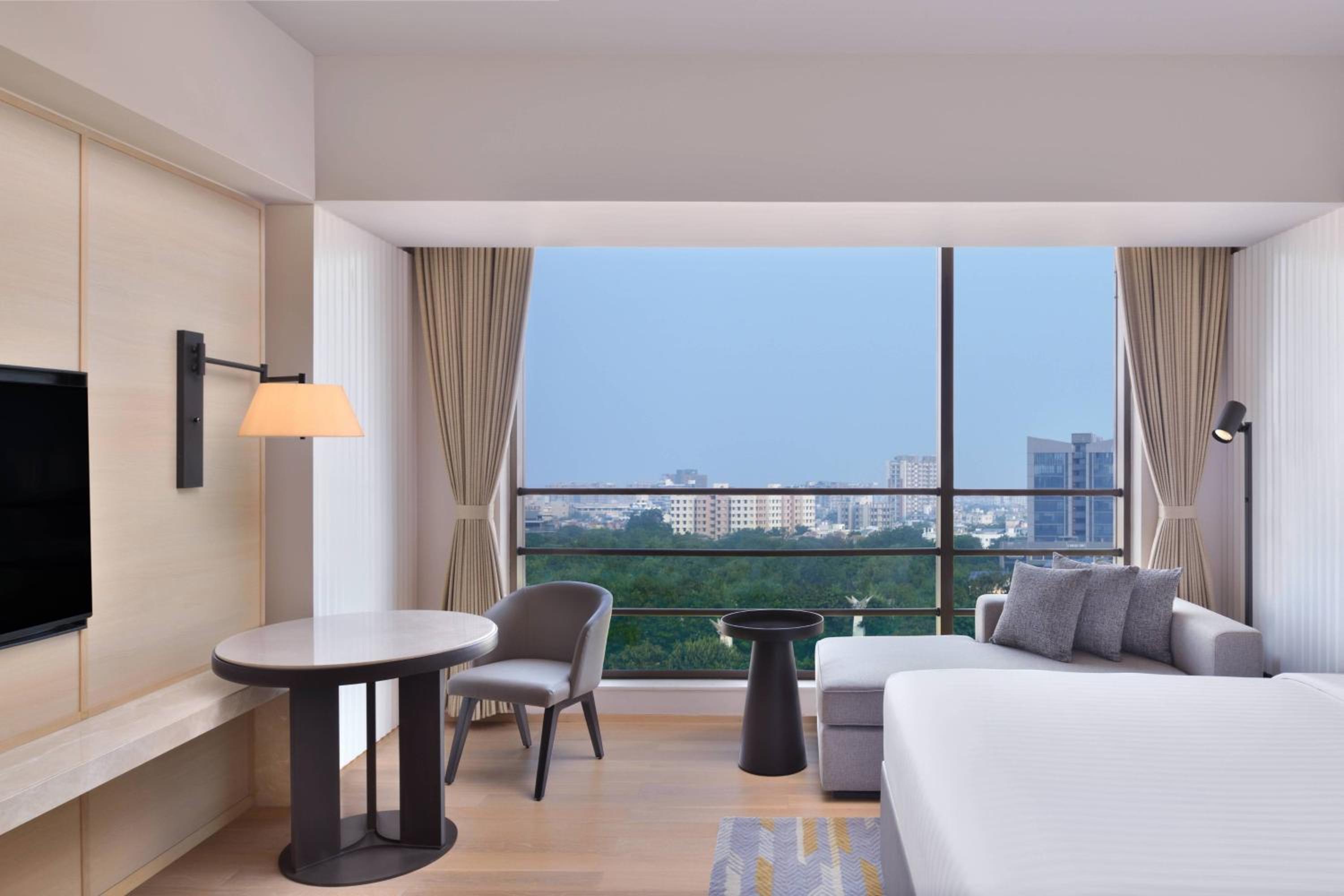 Standard King Room - Photo 3