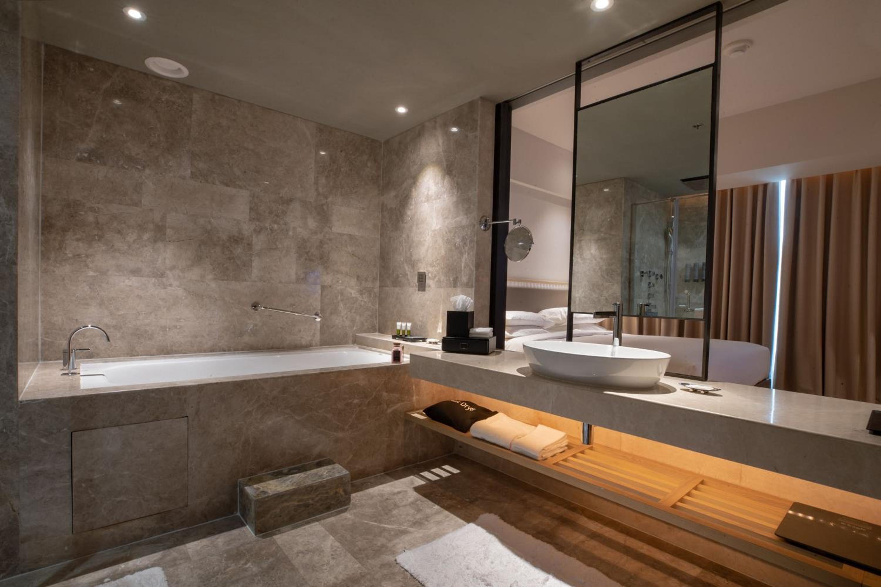 Executive Suite photo 2