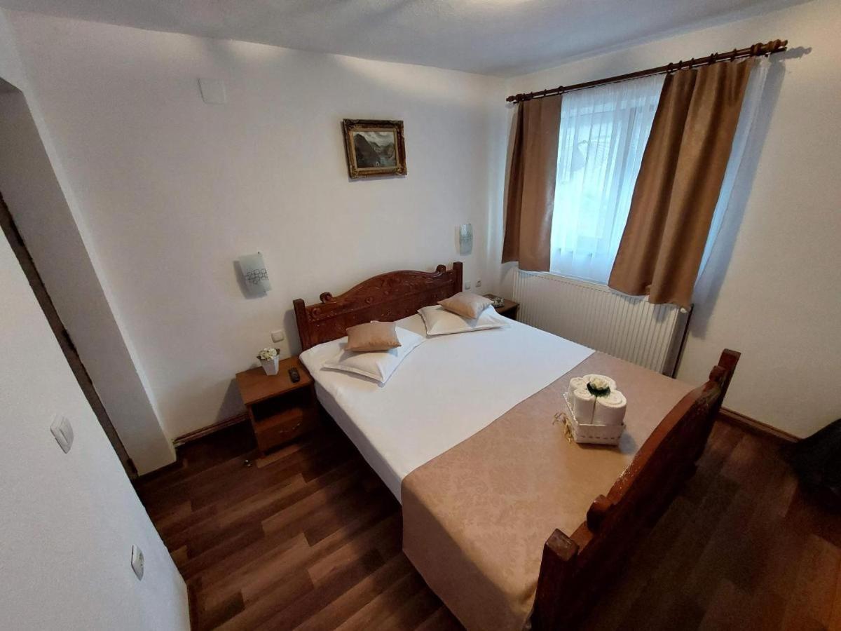 Double Room with Private Bathroom - Photo 1