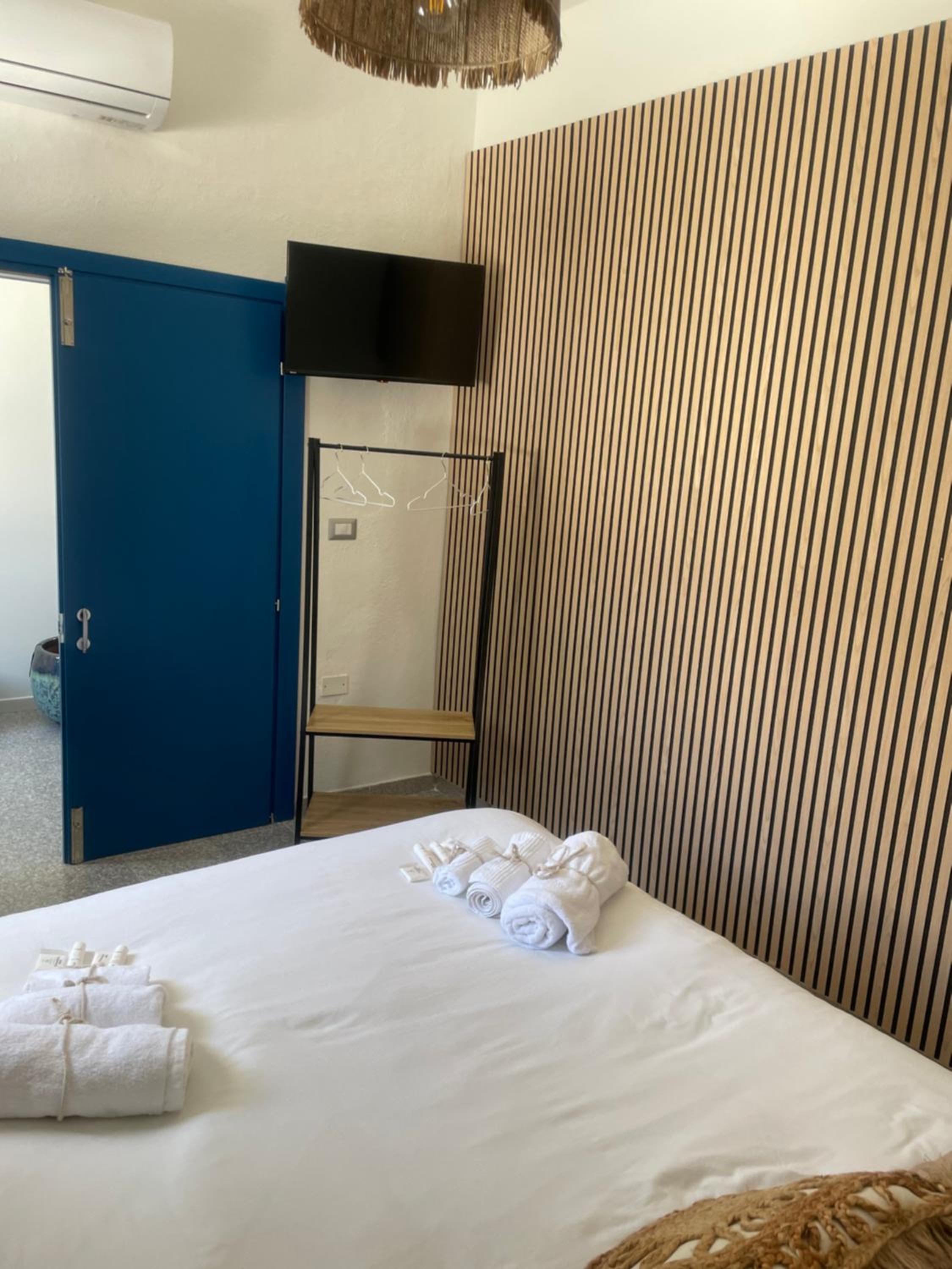 Double Room with Shared Bathroom photo 2