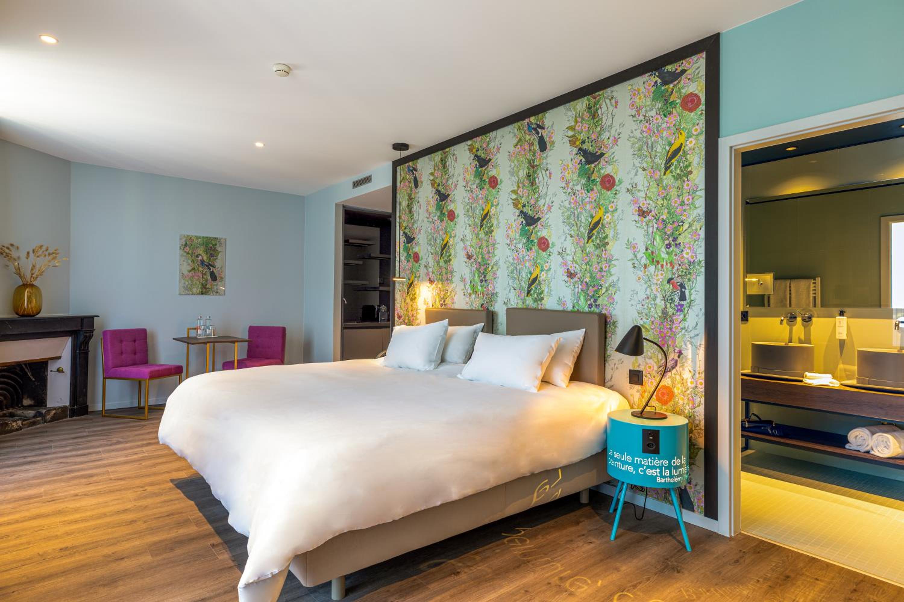 Deluxe Room - Photo 5