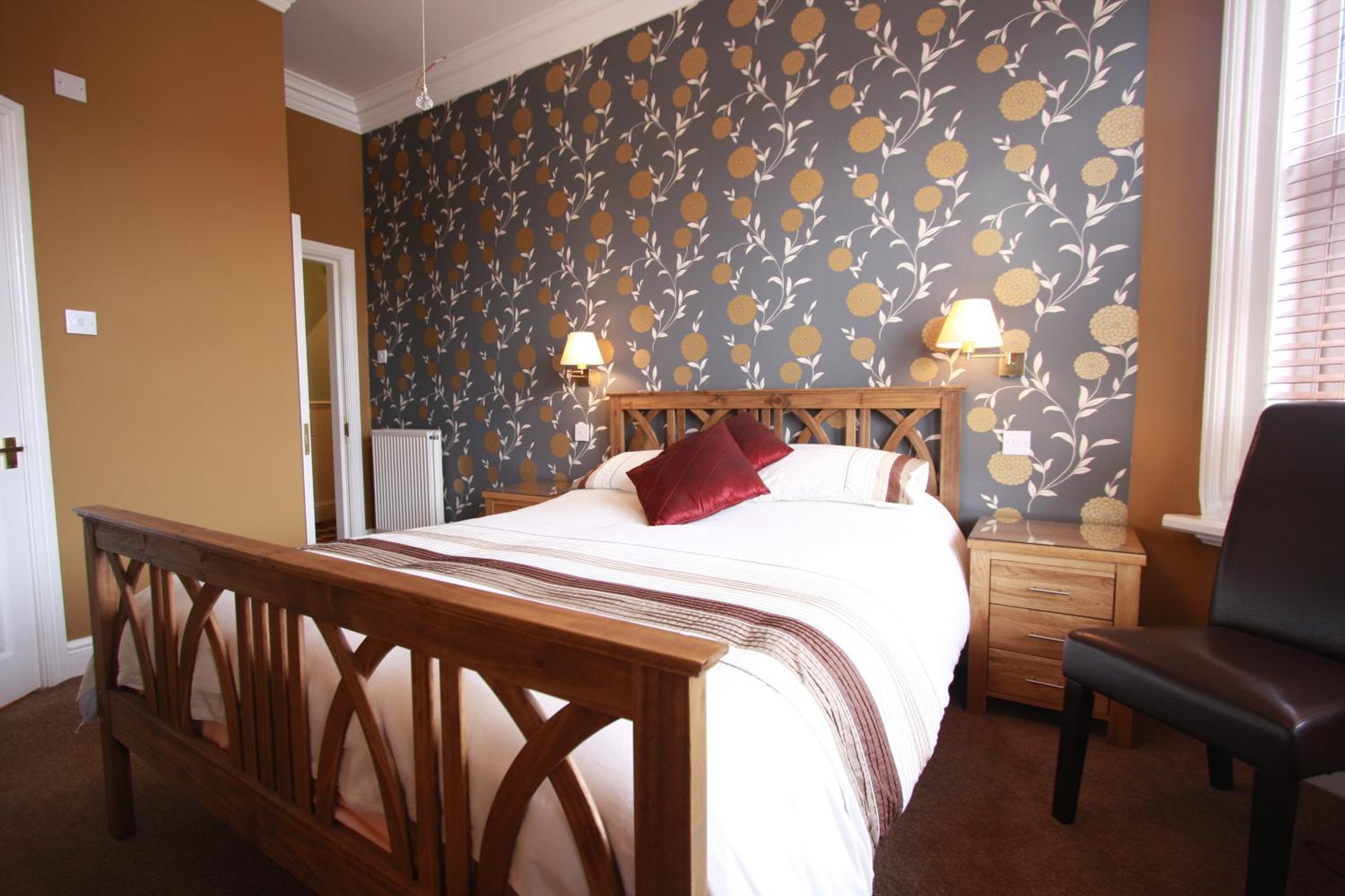 King Double Ensuite - Ground Floor - Room 2 photo 2