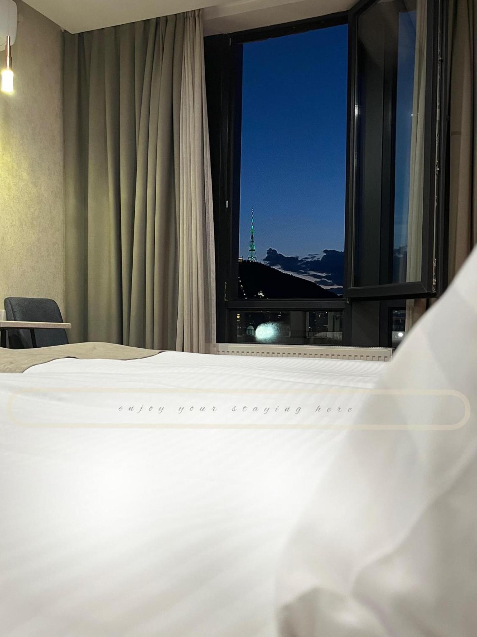 Deluxe Double or Twin Room with City View - Photo 4