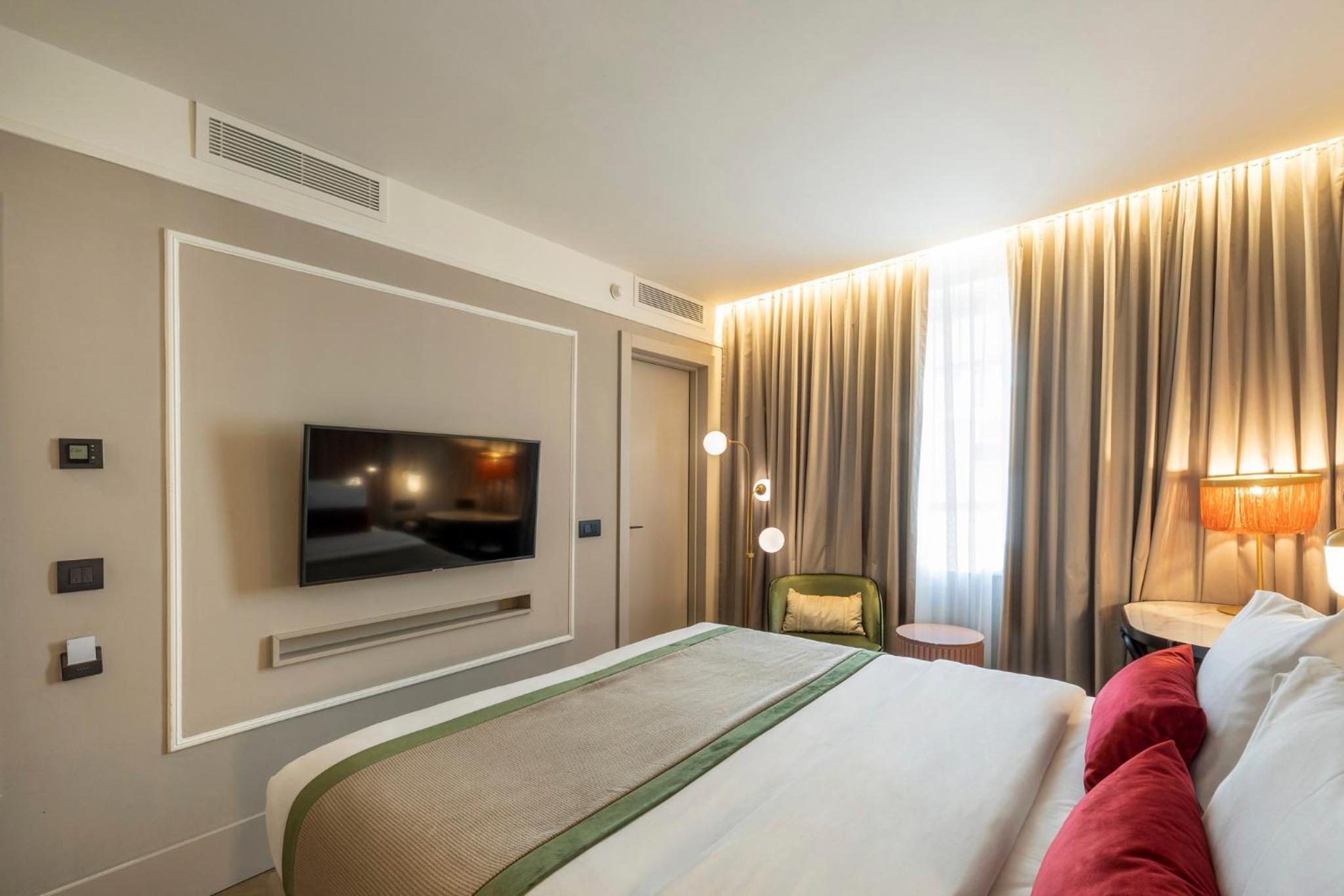 Standard Queen Room - Photo 7
