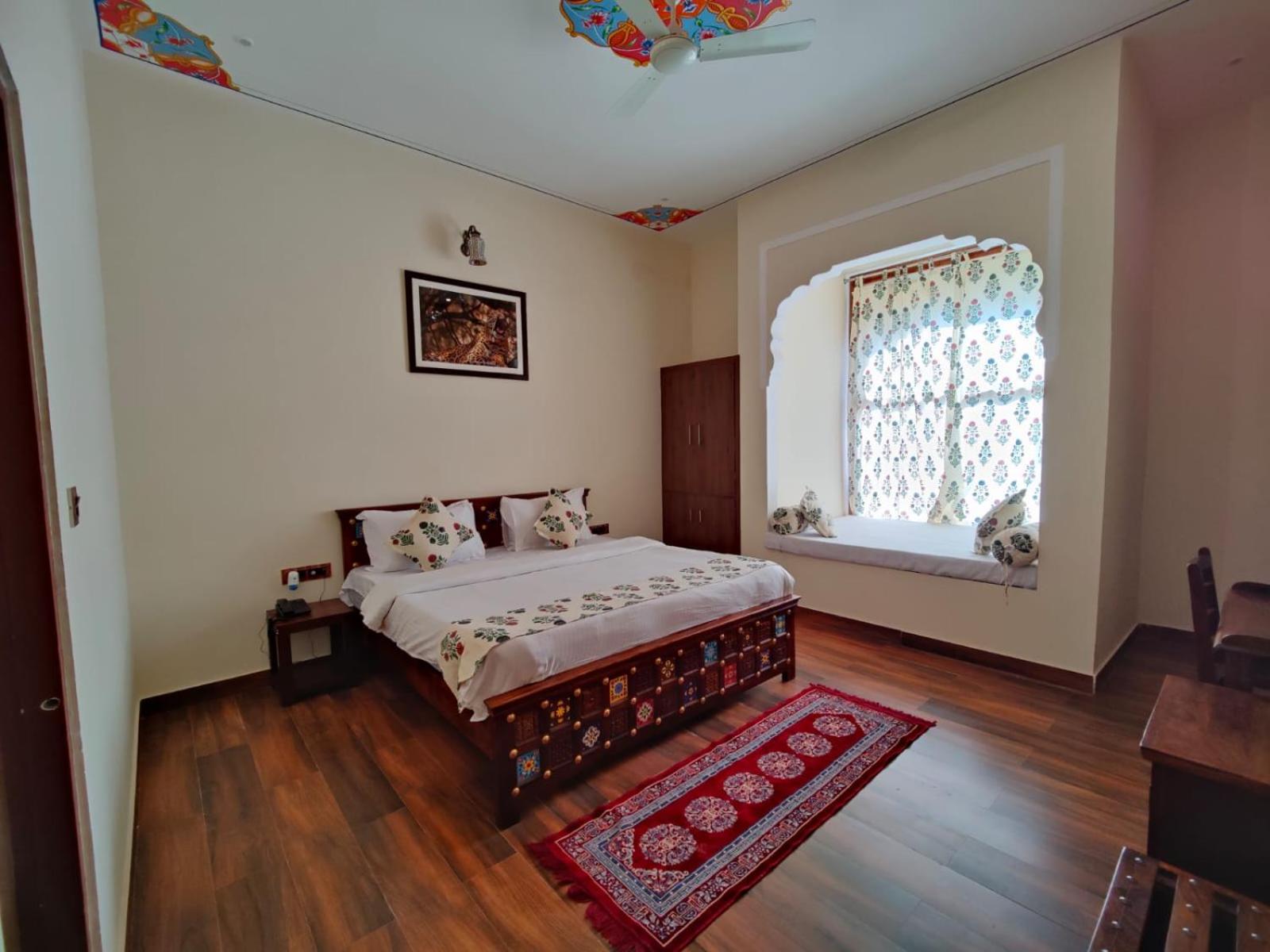 King Suite with Balcony photo 3