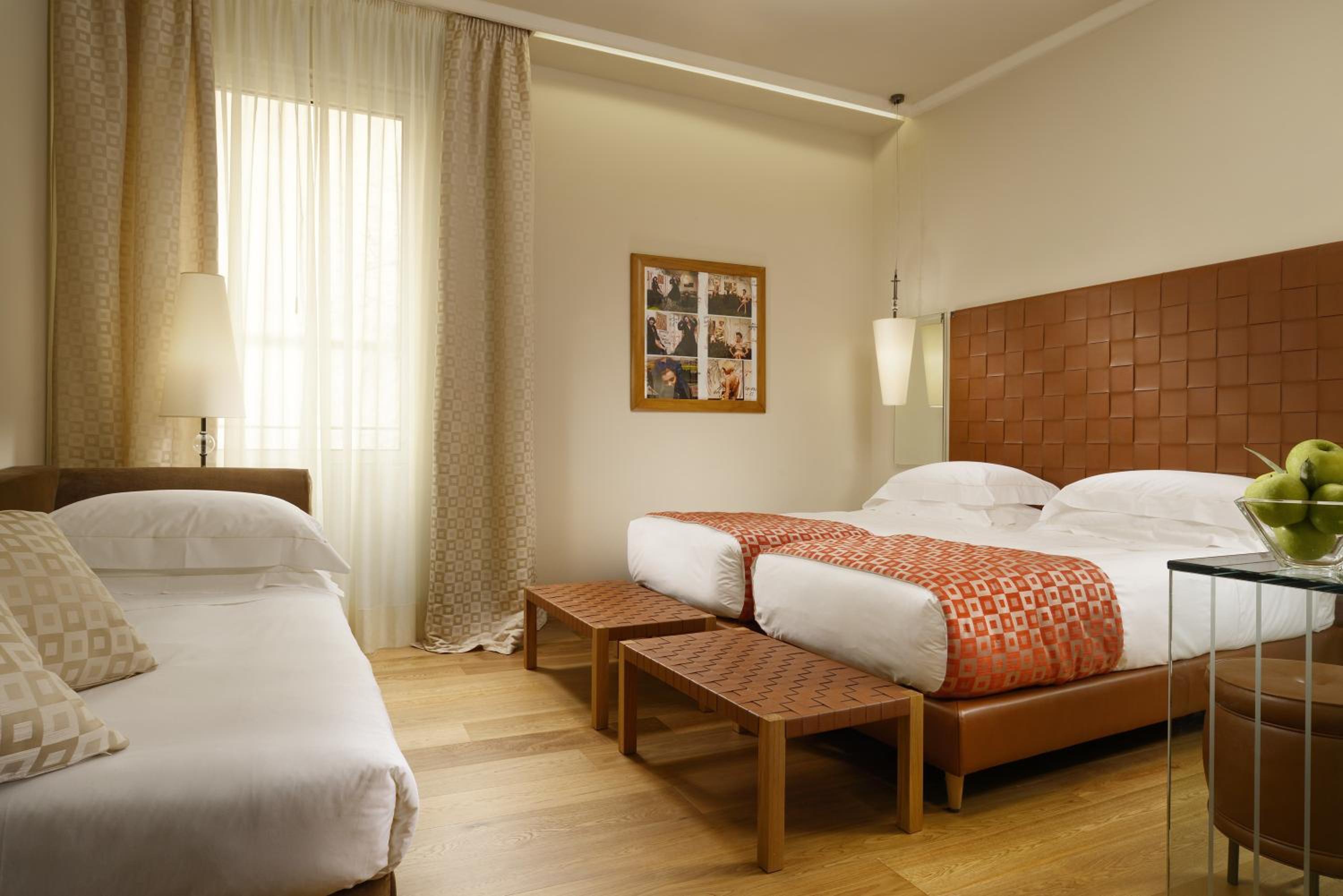 Two Connecting Rooms (5 Adults) thumbnail 5