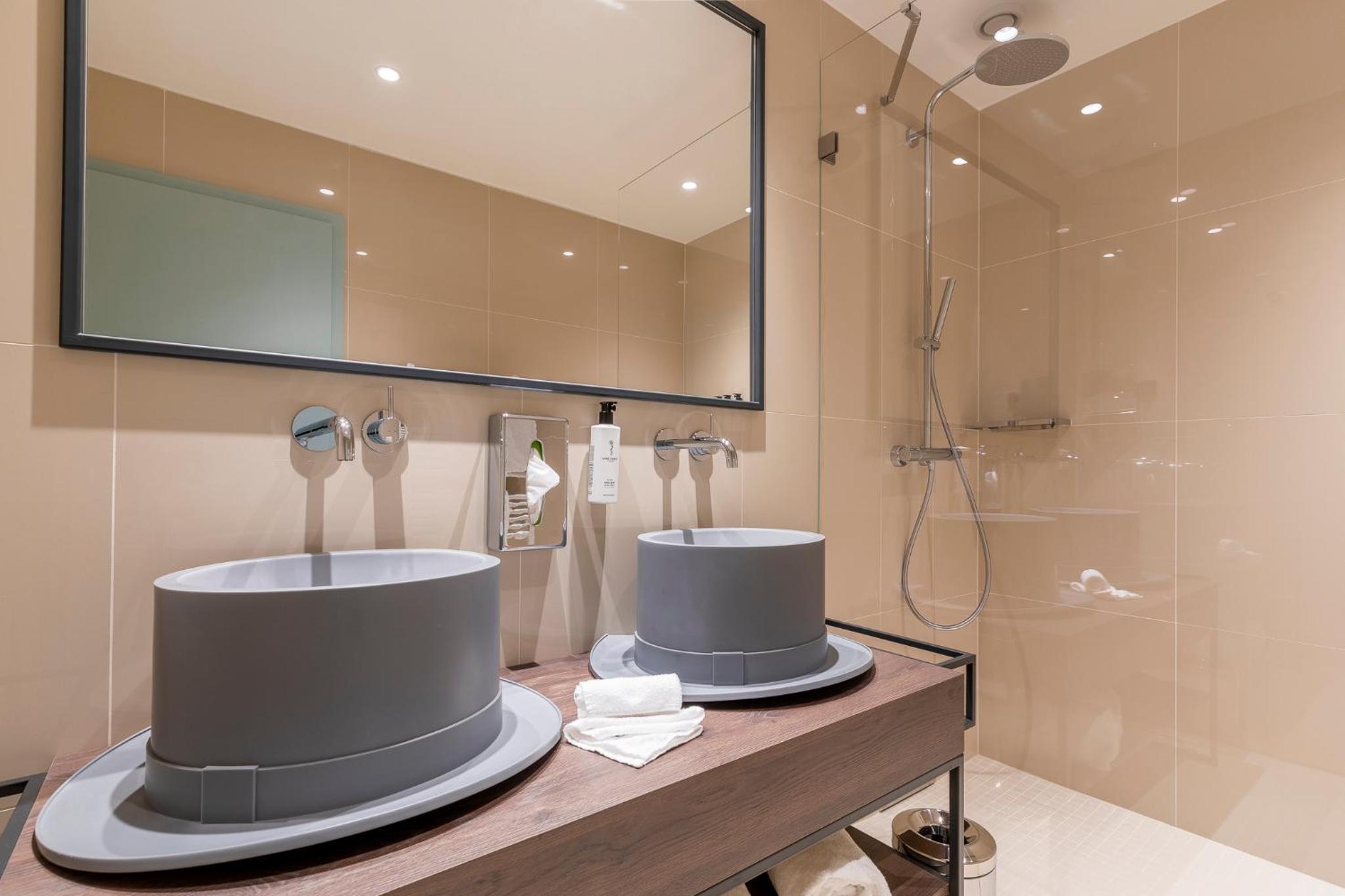 Executive Room - Photo 6