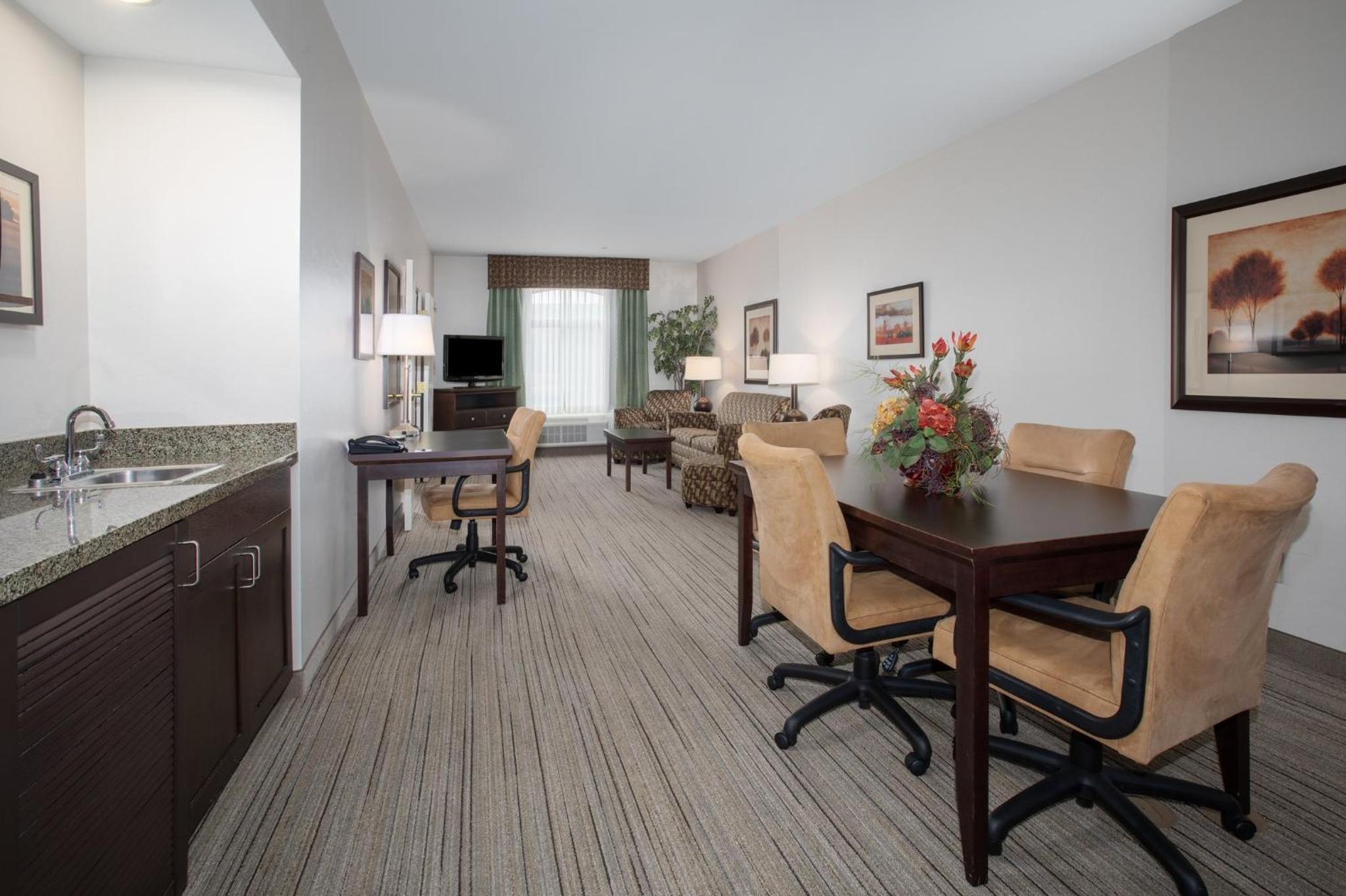 One-Bedroom King Suite with Jetted Tub - Photo 7
