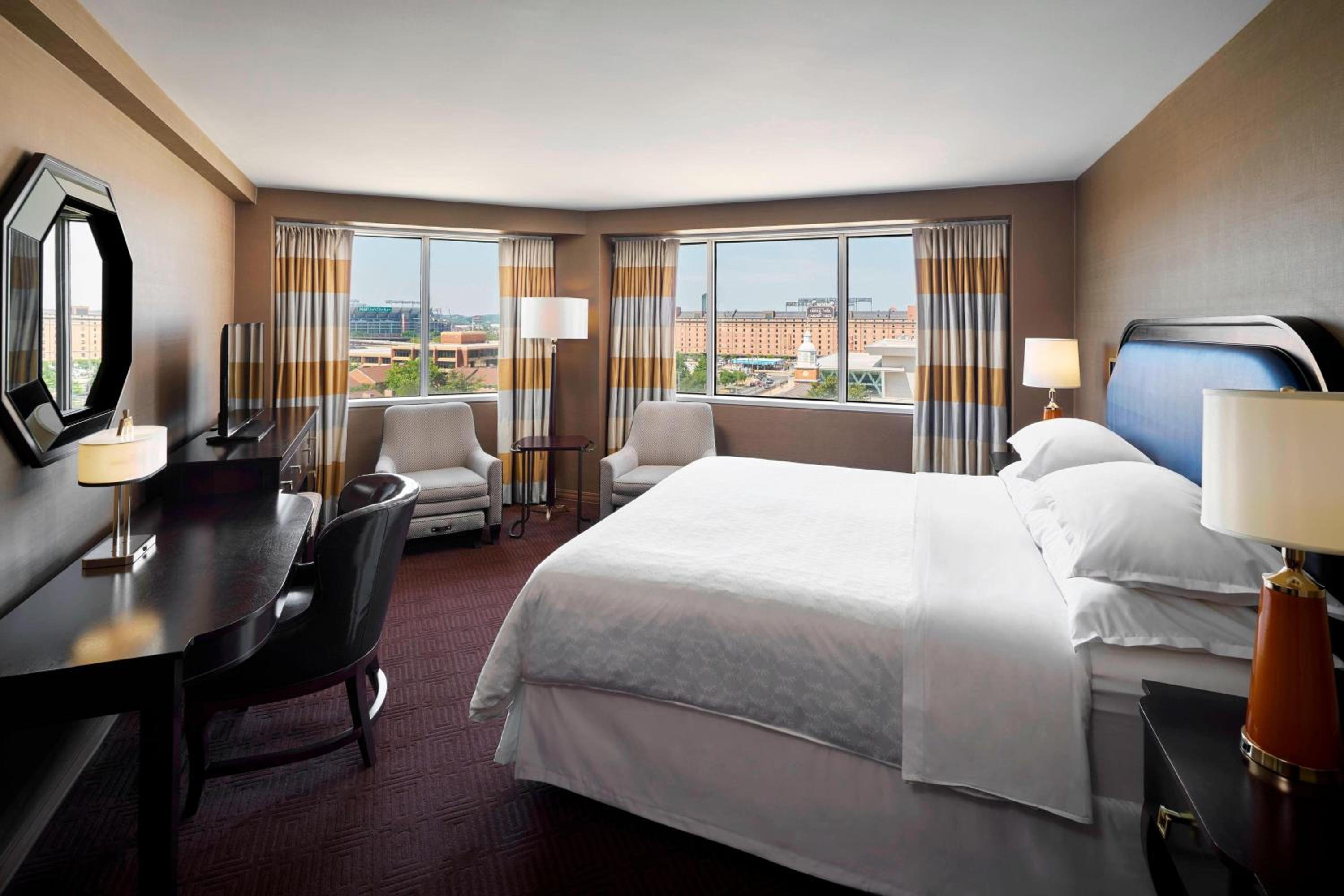Deluxe, Guest room, 1 King, City view photo 1