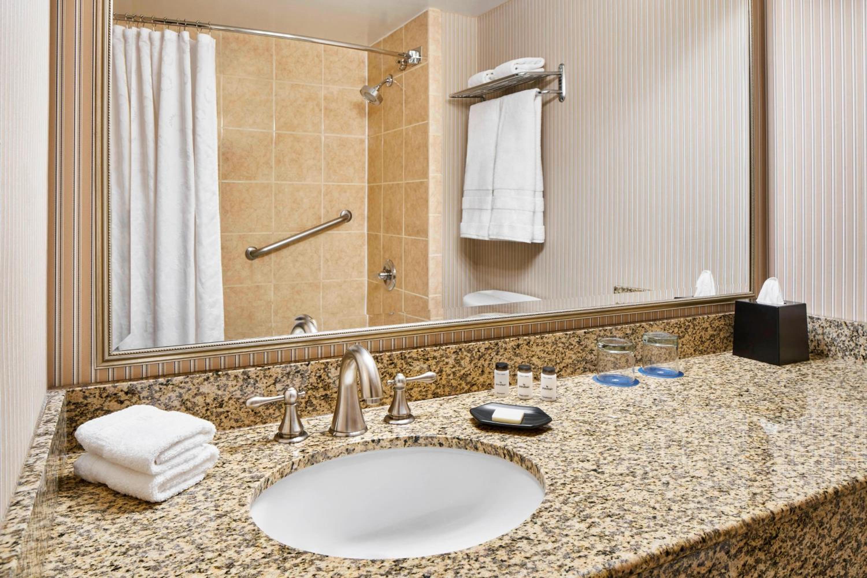 Deluxe, Guest room, 1 King, City view photo 2